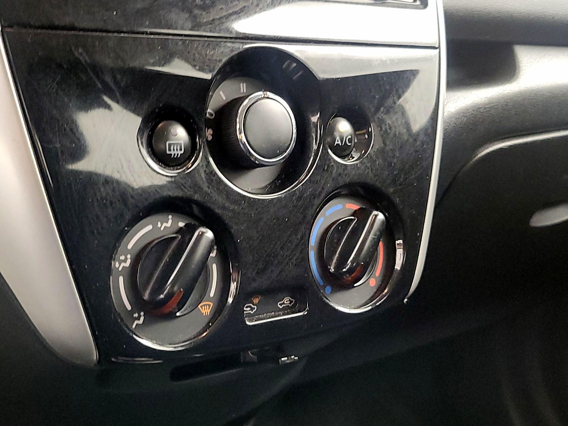 Thumbnail: 2016 Nissan Versa Note - 16