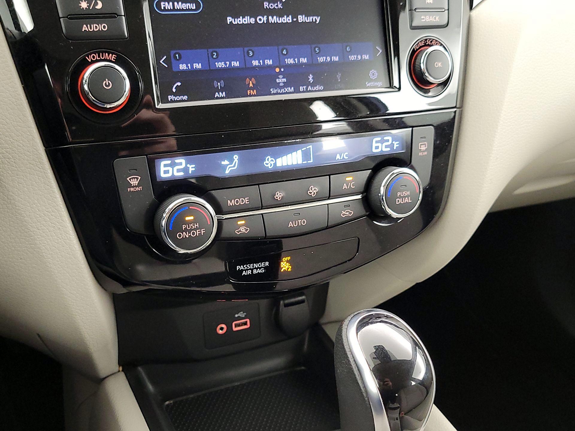 Thumbnail: 2021 Nissan Rogue Sport - 16