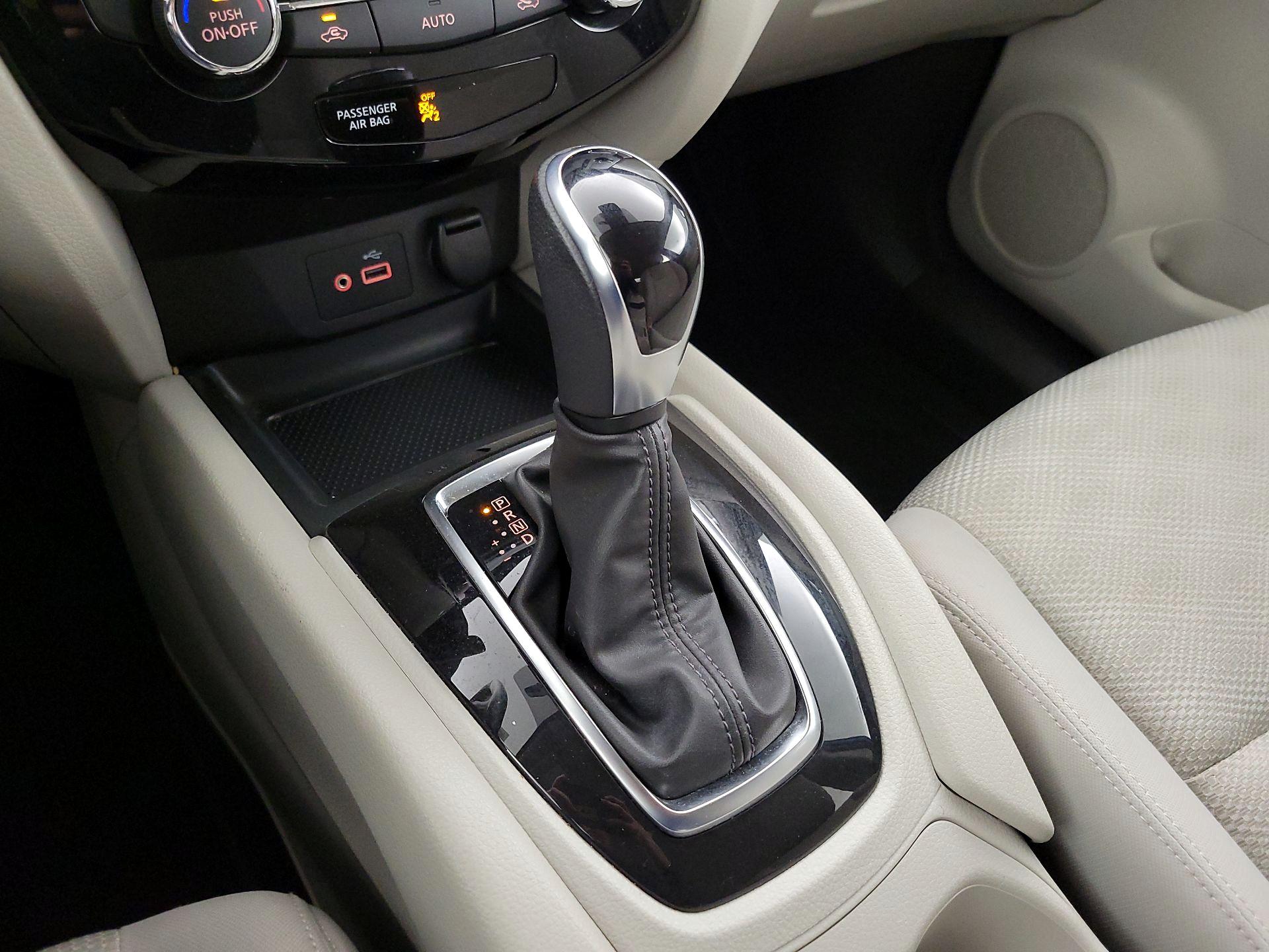 Thumbnail: 2021 Nissan Rogue Sport - 17