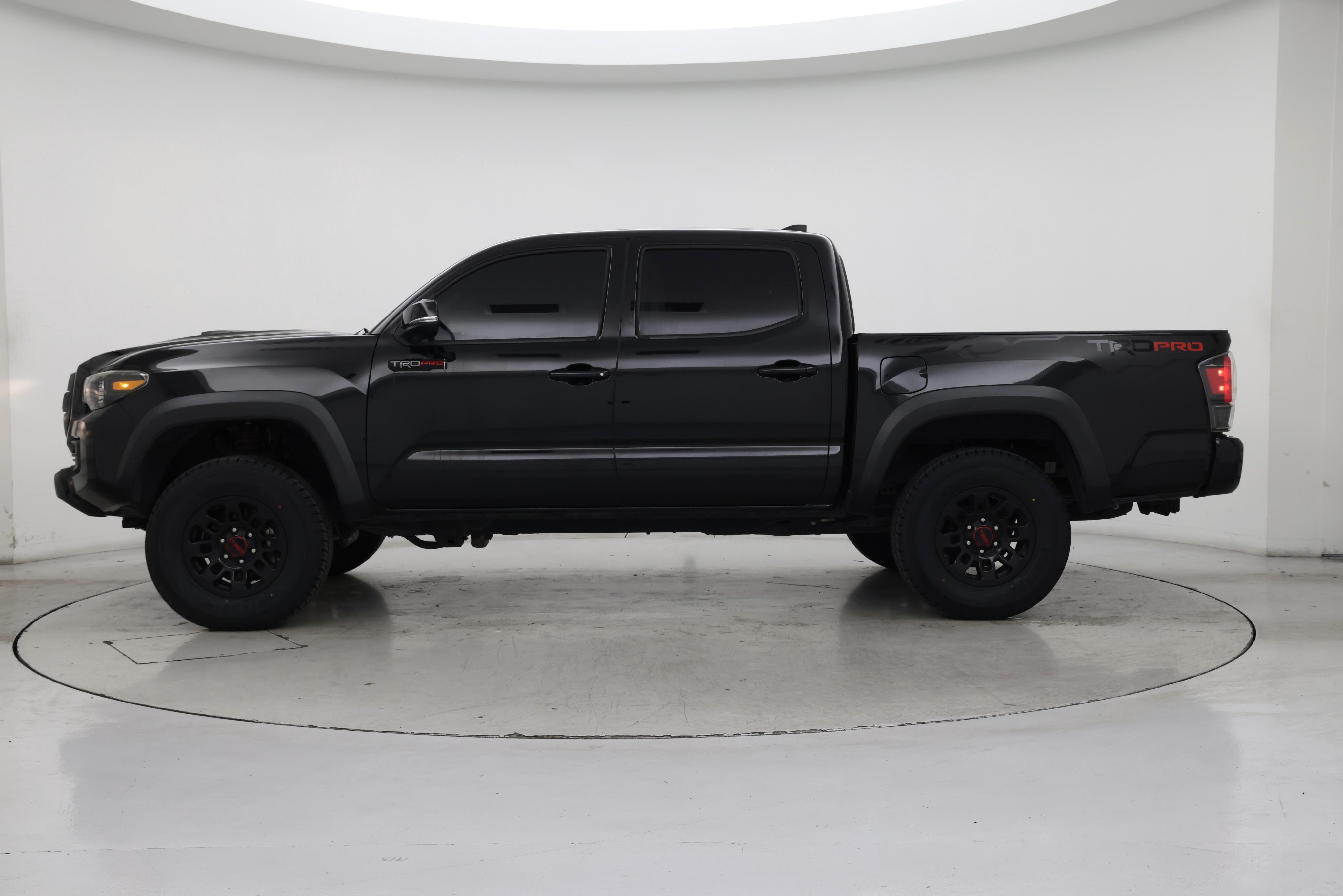 Thumbnail: 2019 Toyota Tacoma - 3