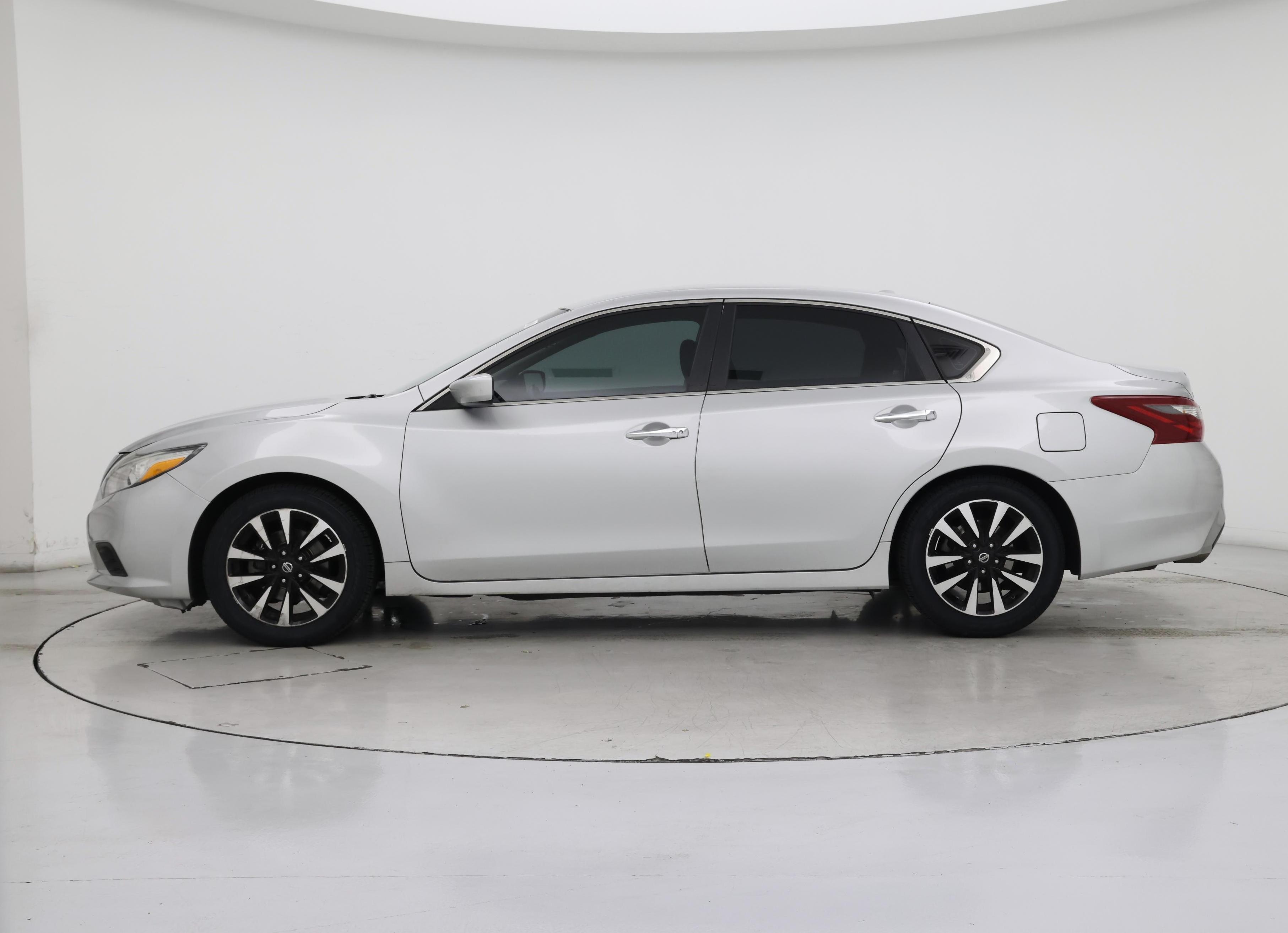 Thumbnail: 2018 Nissan Altima - 3