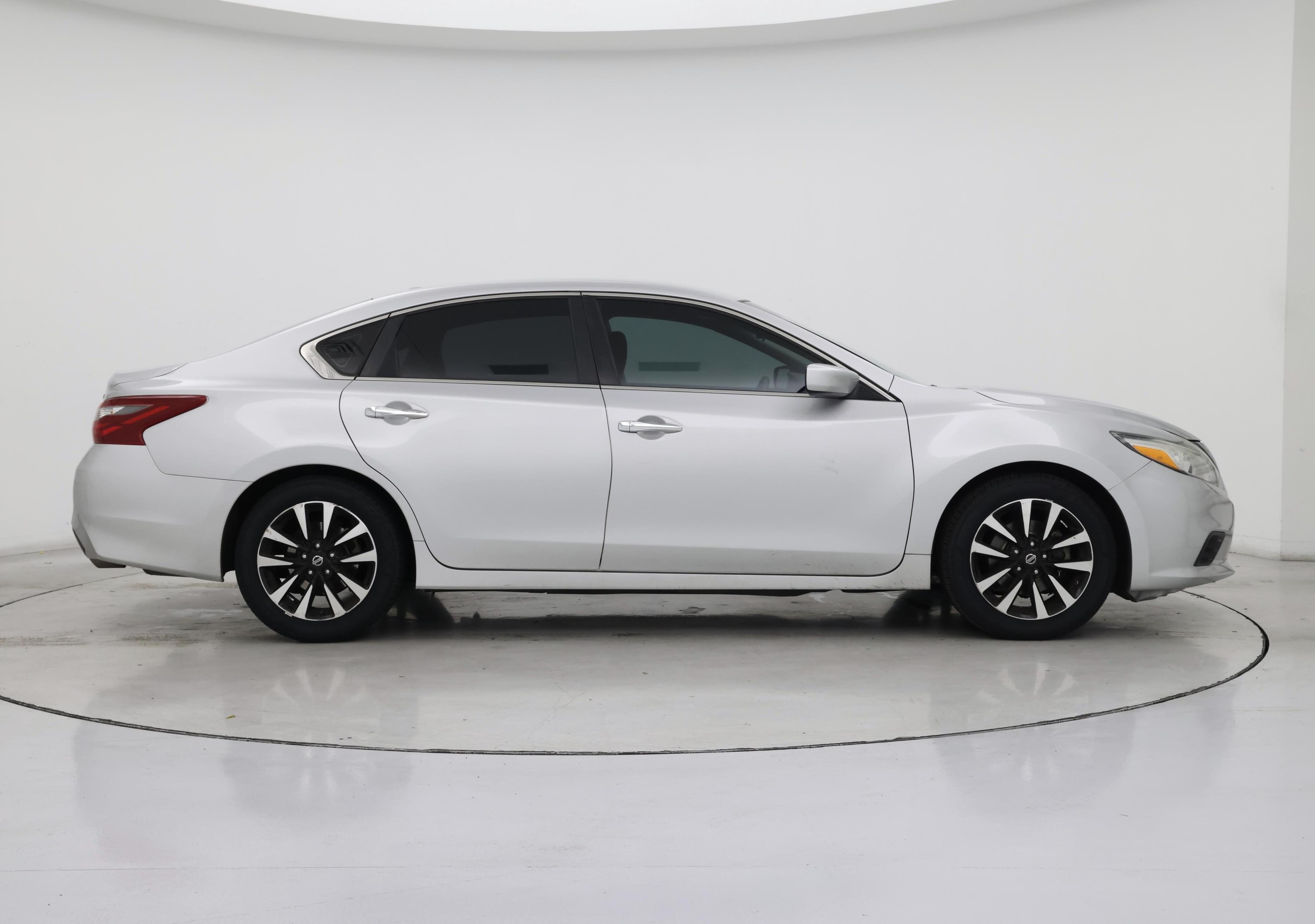 Thumbnail: 2018 Nissan Altima - 7