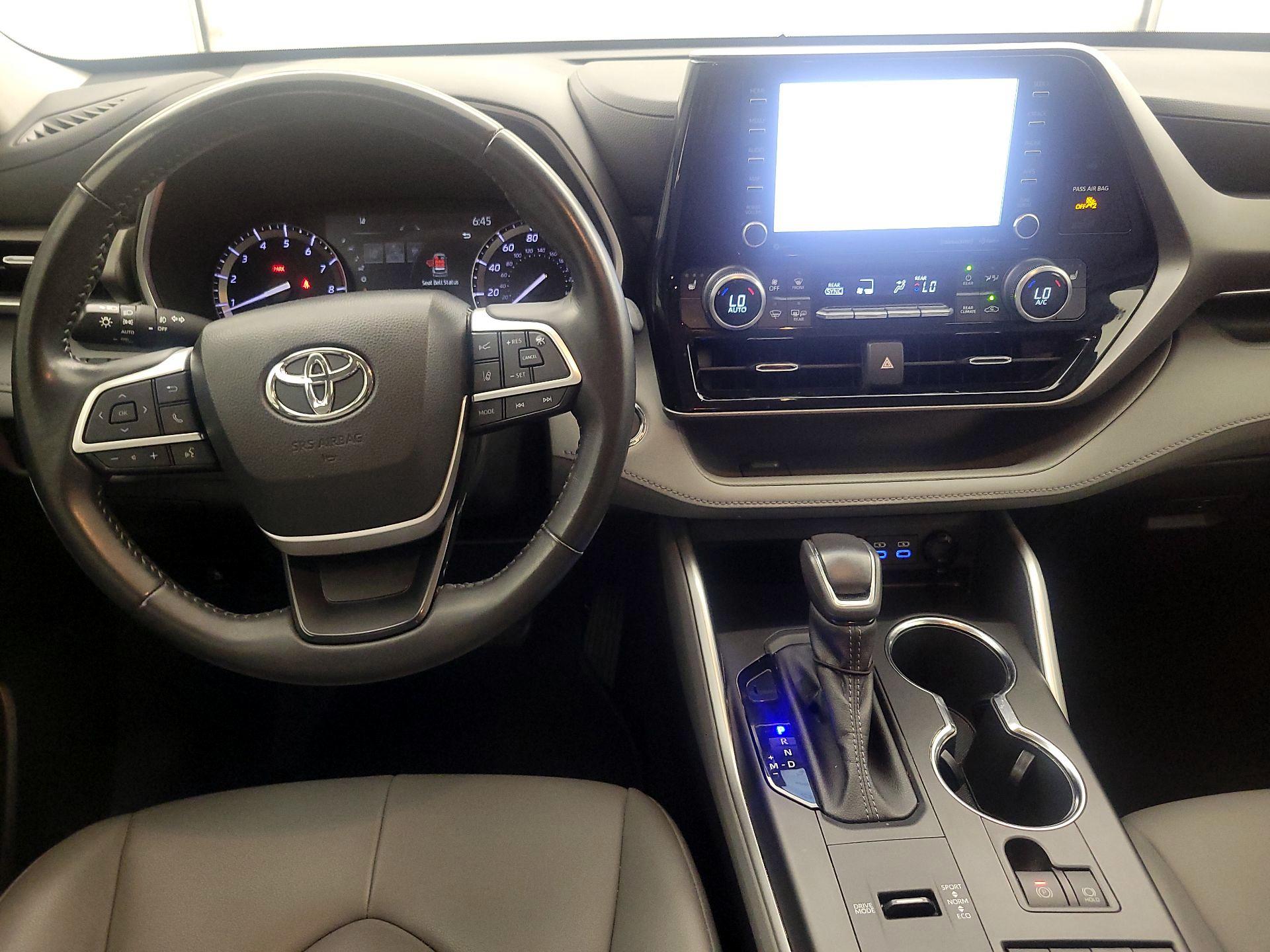 Thumbnail: 2022 Toyota Highlander - 9
