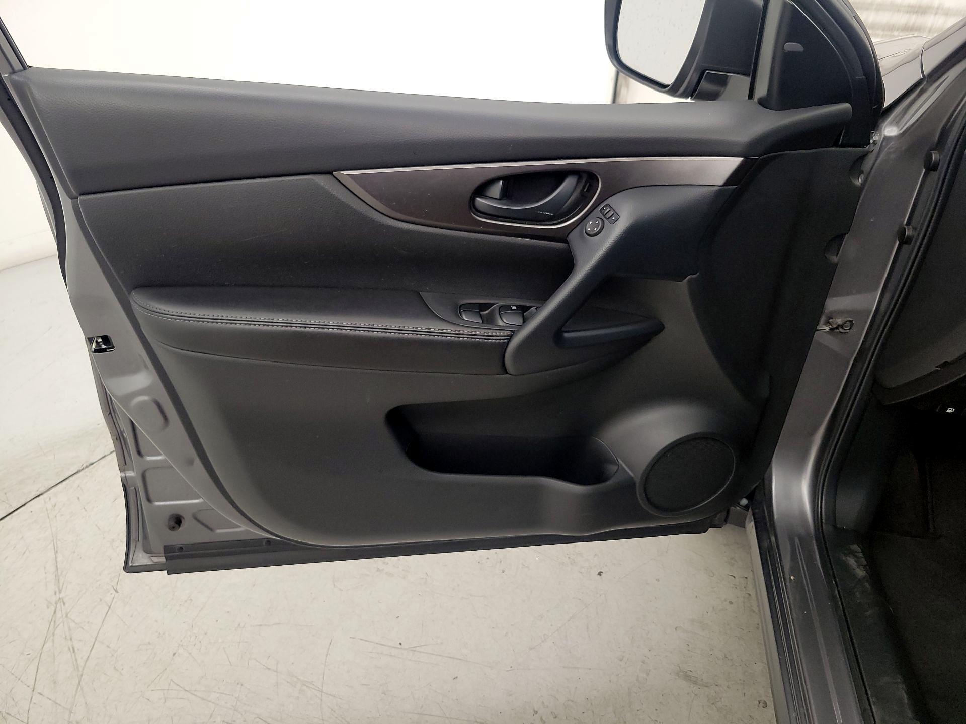 Thumbnail: 2020 Nissan Rogue Sport - 12