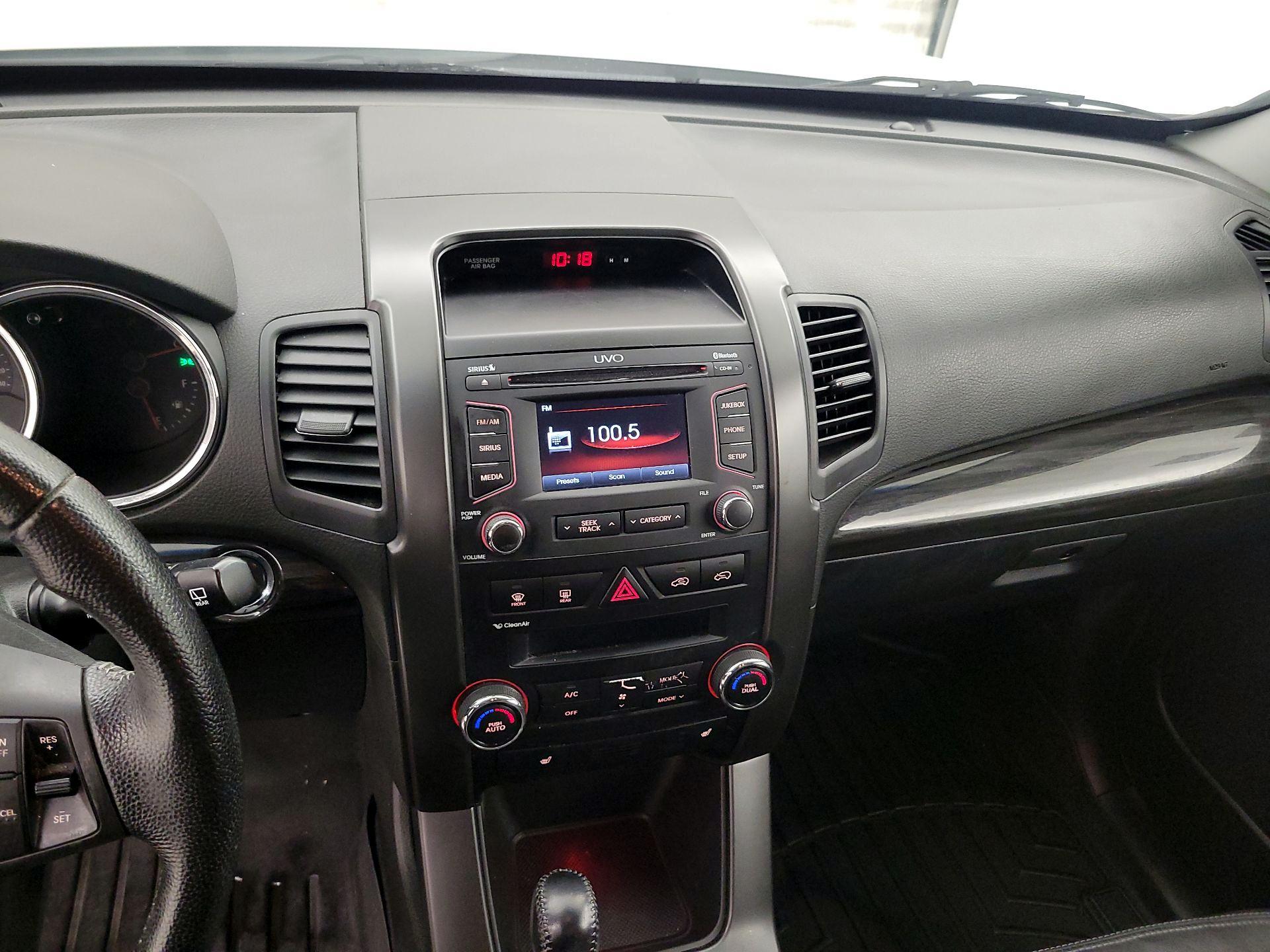Thumbnail: 2013 Kia Sorento - 9