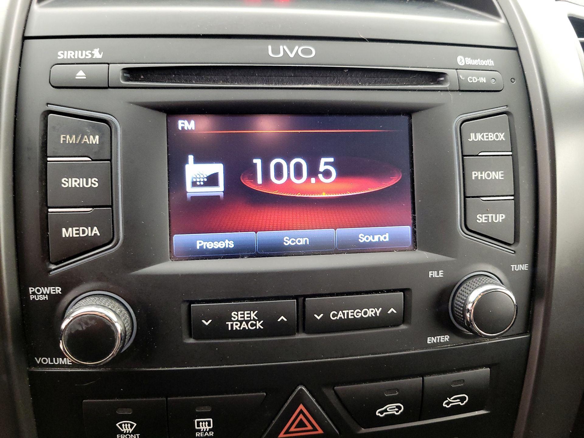 Thumbnail: 2013 Kia Sorento - 15