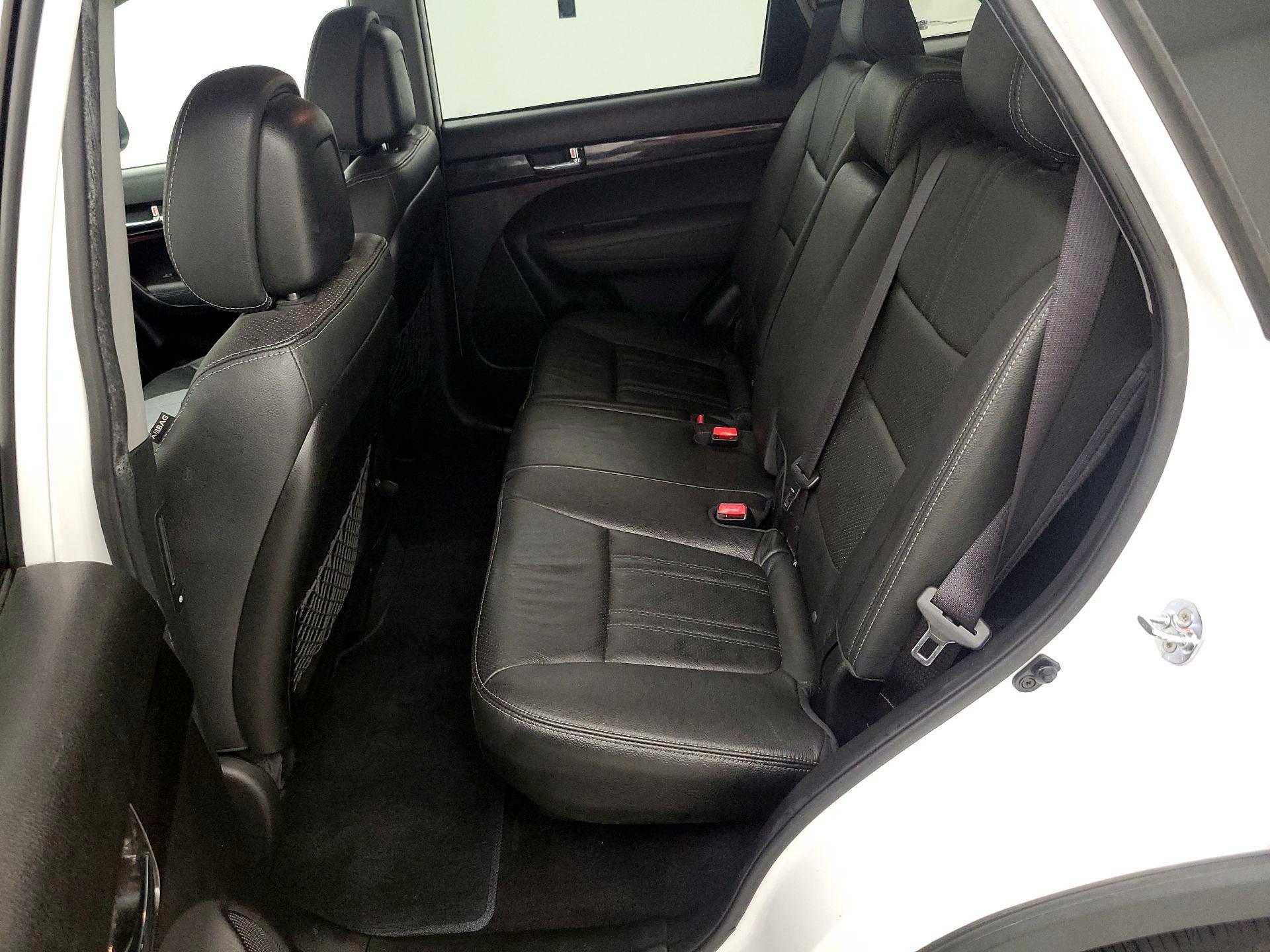 Thumbnail: 2013 Kia Sorento - 19