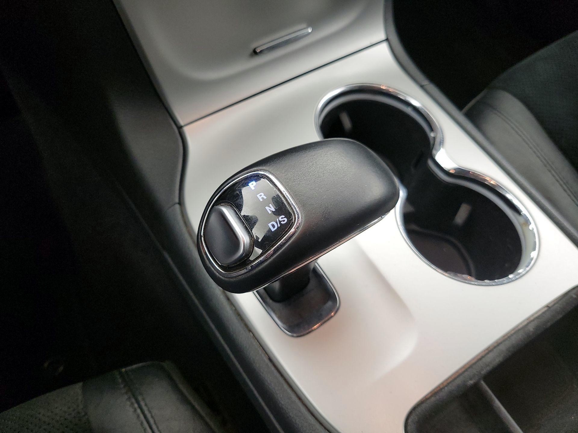Thumbnail: 2015 Jeep Grand Cherokee - 17