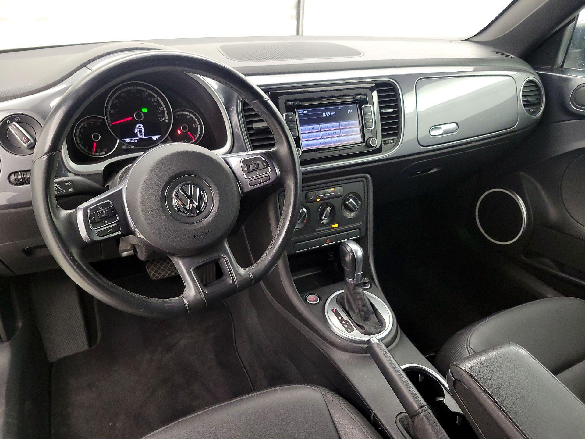 Thumbnail: 2015 Volkswagen Beetle - 9