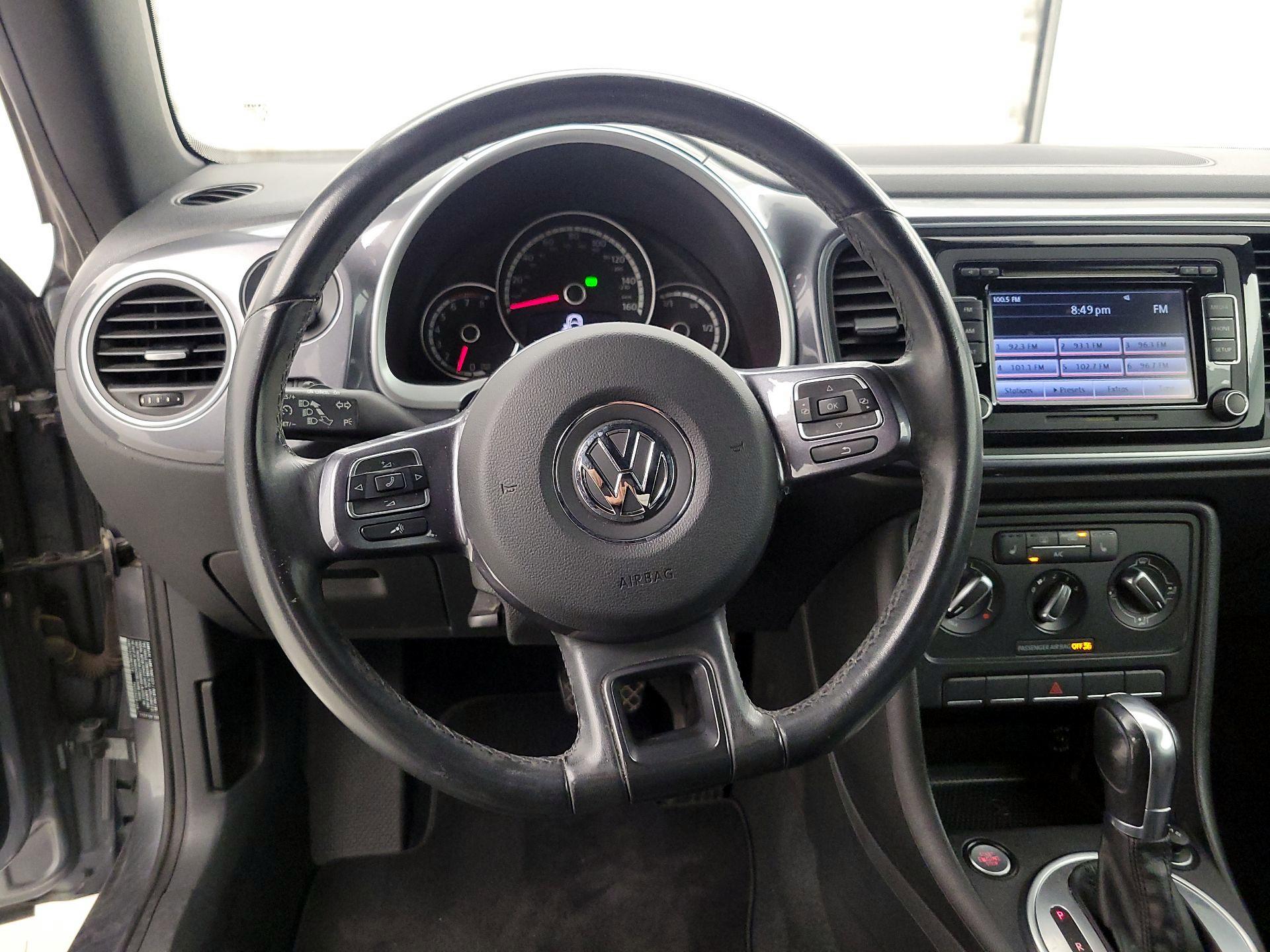 Thumbnail: 2015 Volkswagen Beetle - 10
