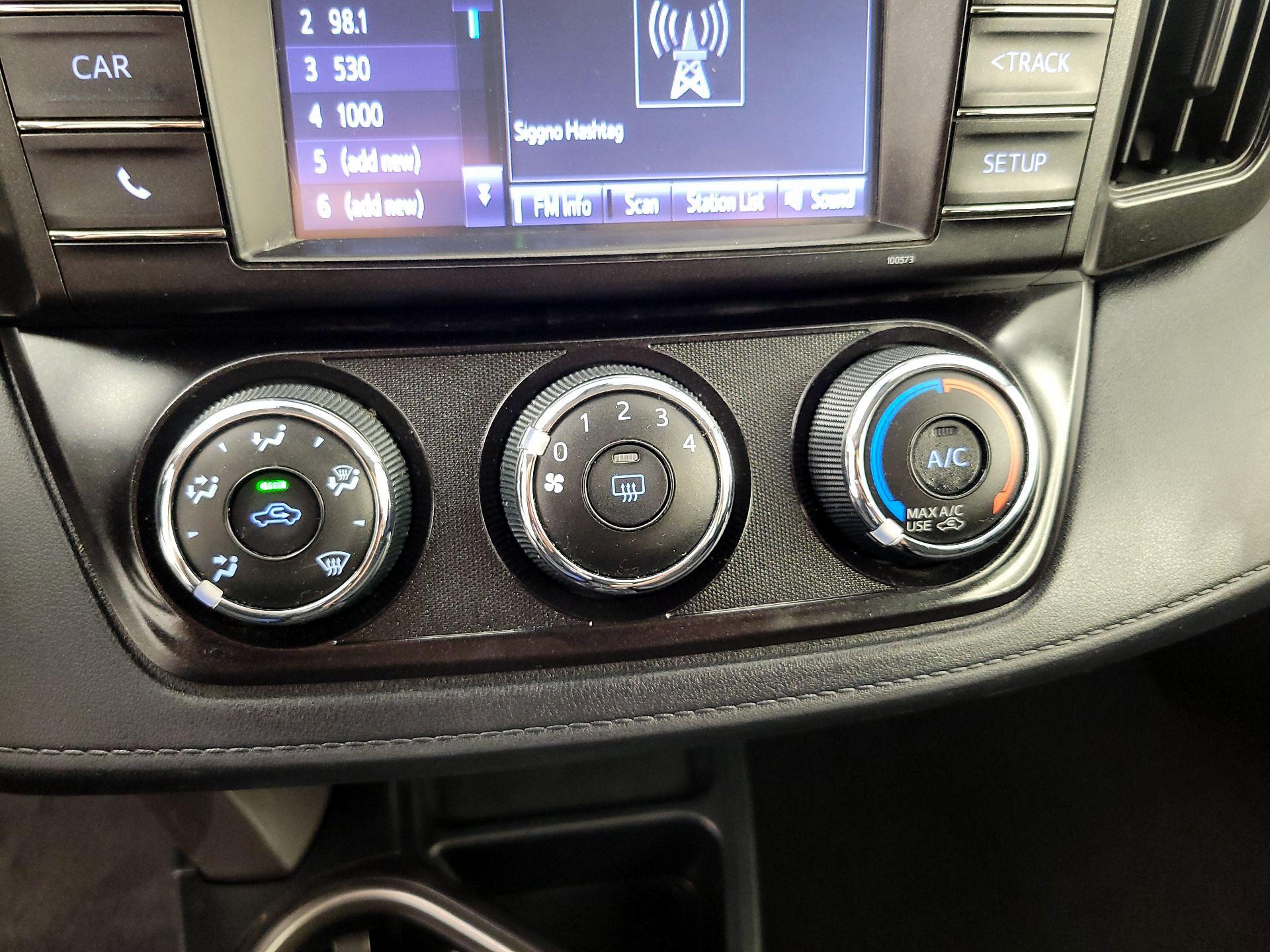 Thumbnail: 2018 Toyota RAV4 - 16