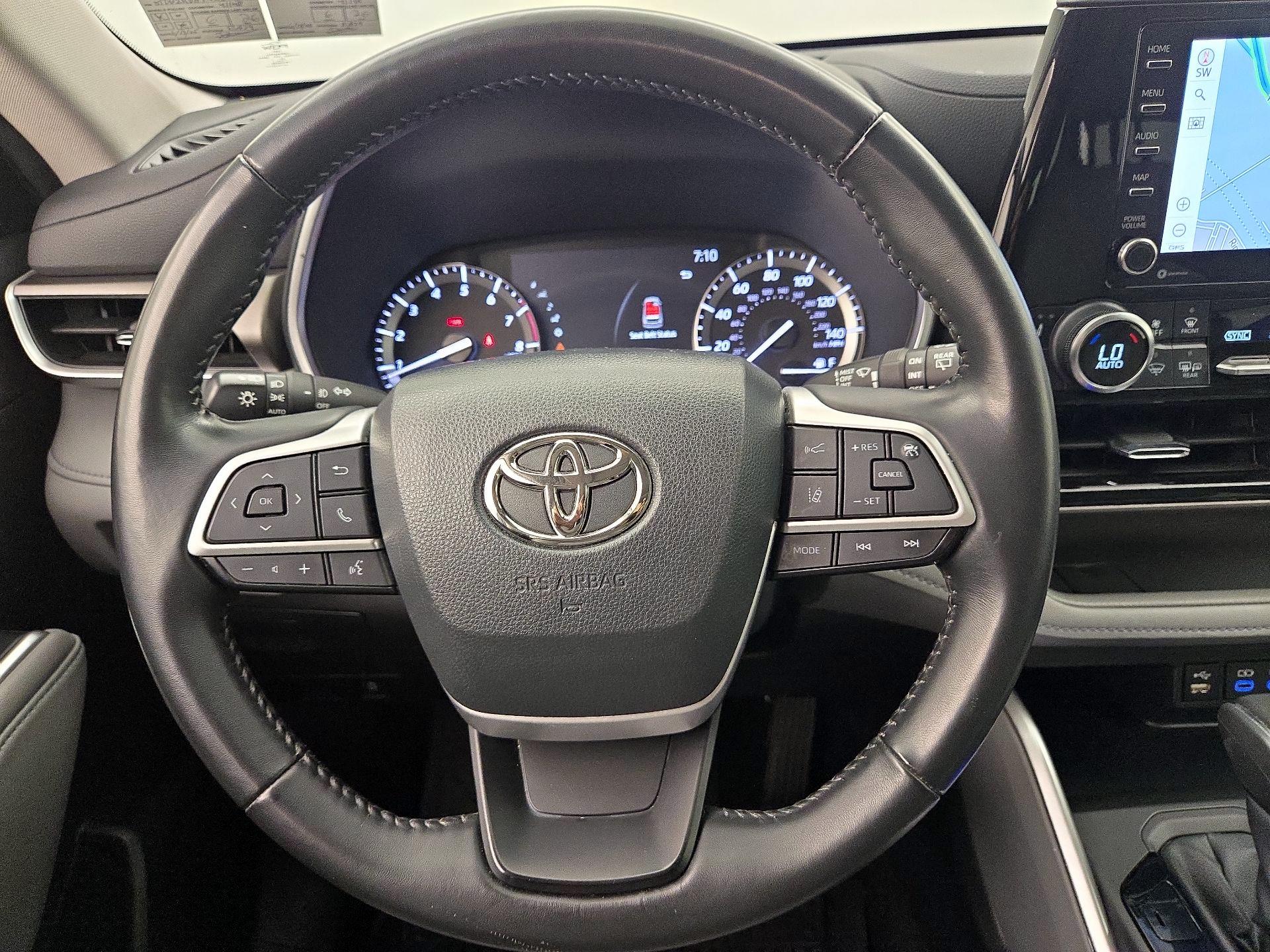 Thumbnail: 2022 Toyota Highlander - 10