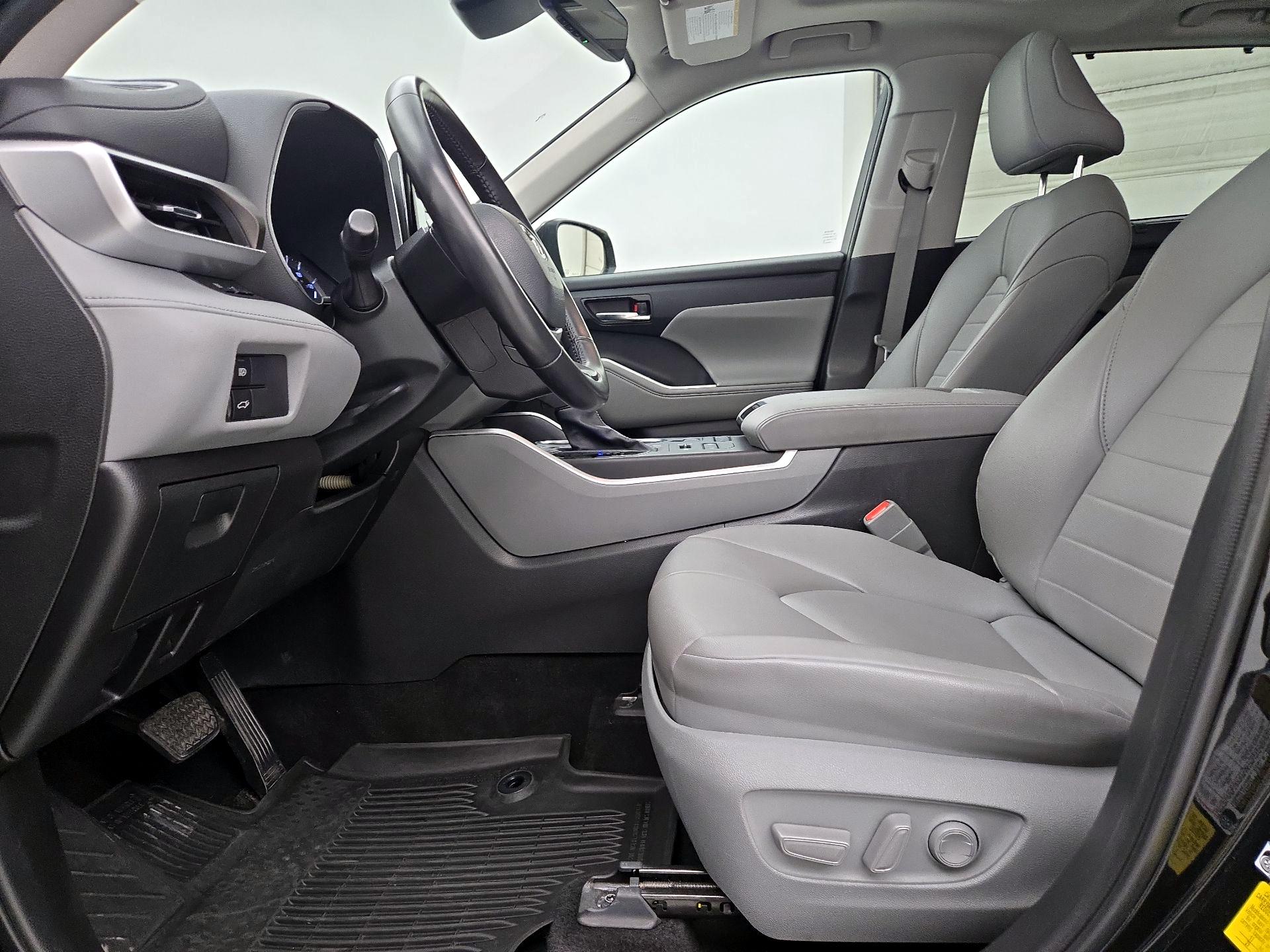 Thumbnail: 2022 Toyota Highlander - 11