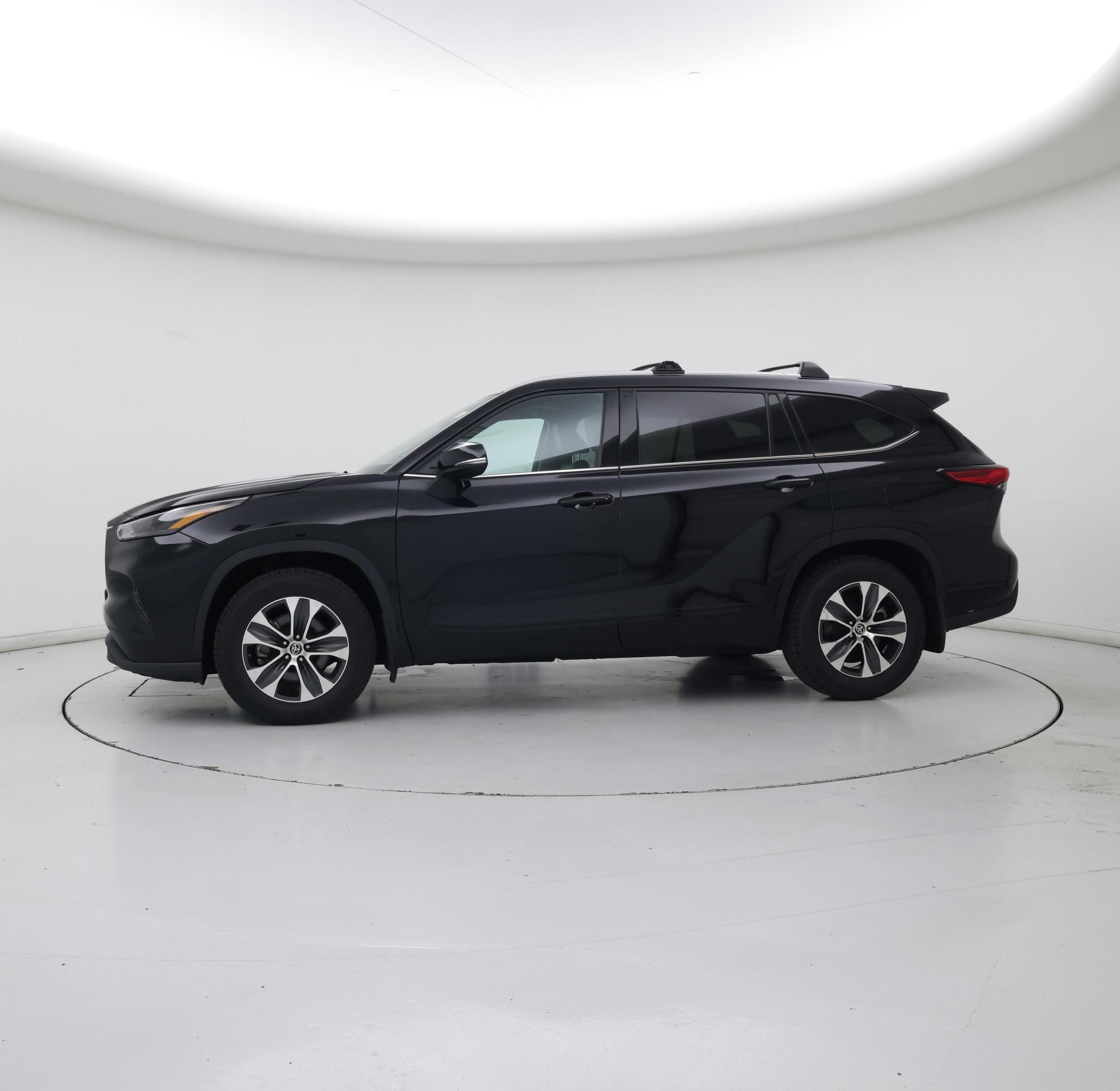 Thumbnail: 2022 Toyota Highlander - 3