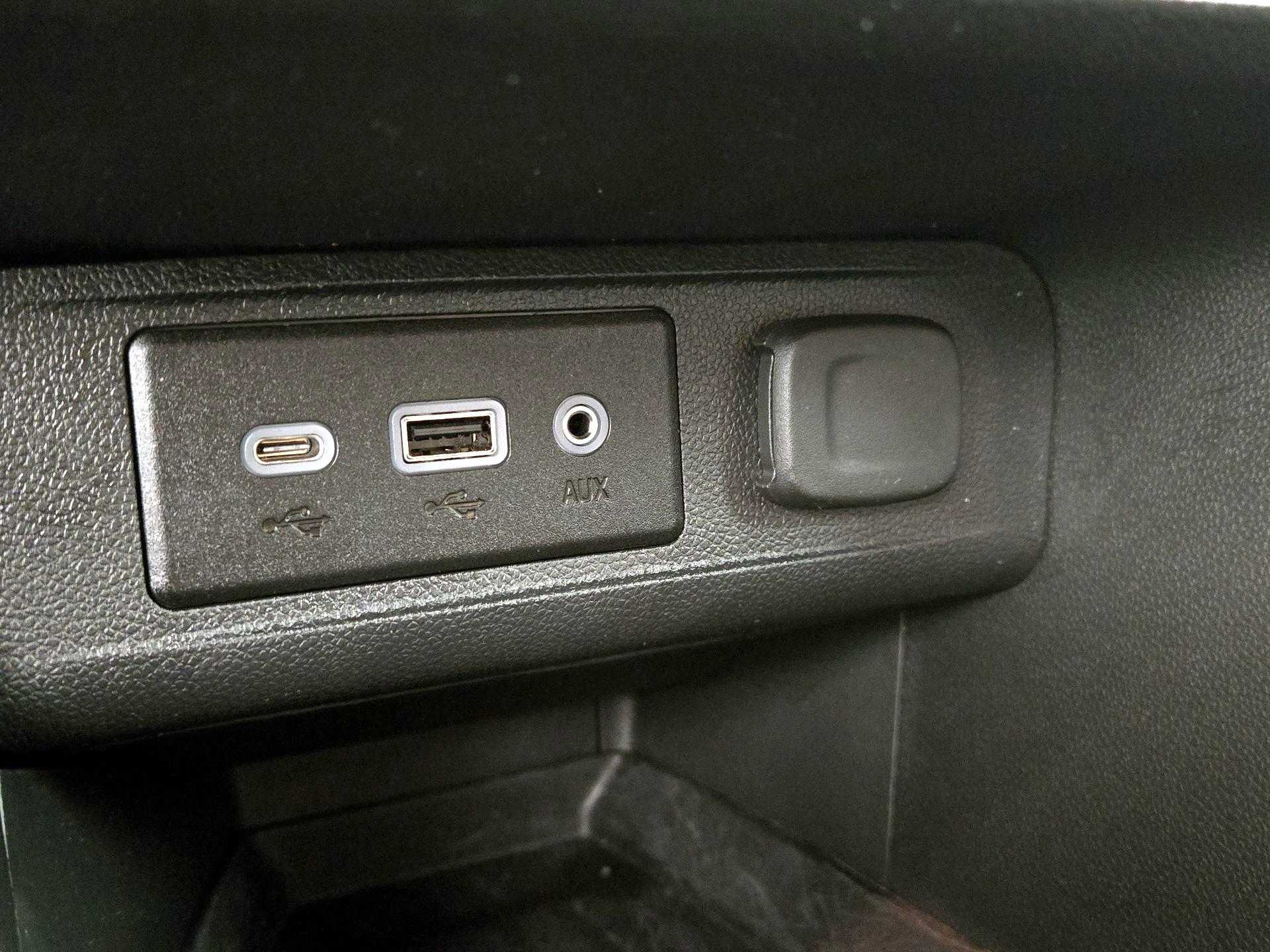 Thumbnail: 2022 Buick Encore GX - 18