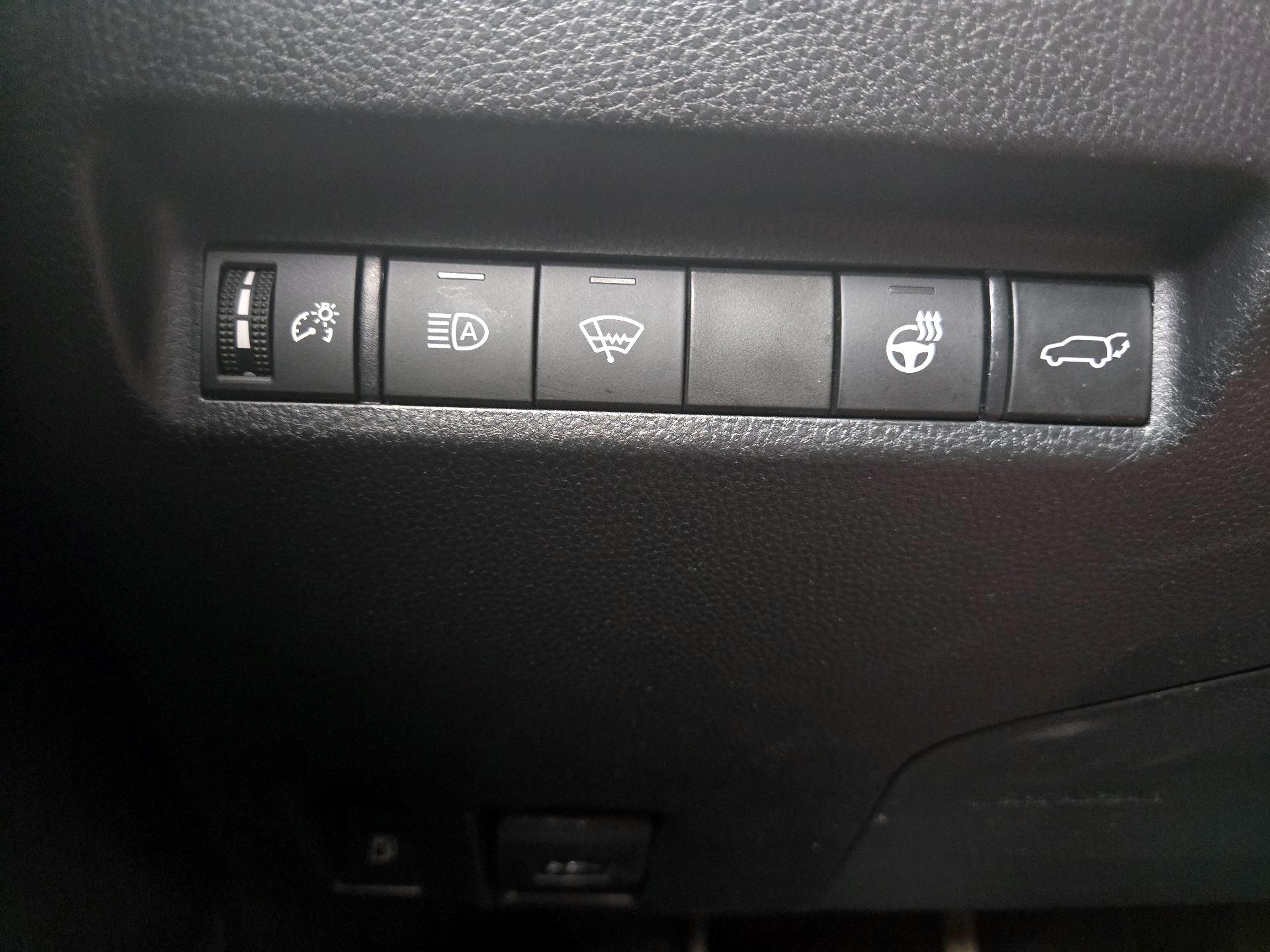 Thumbnail: 2020 Toyota RAV4 - 13