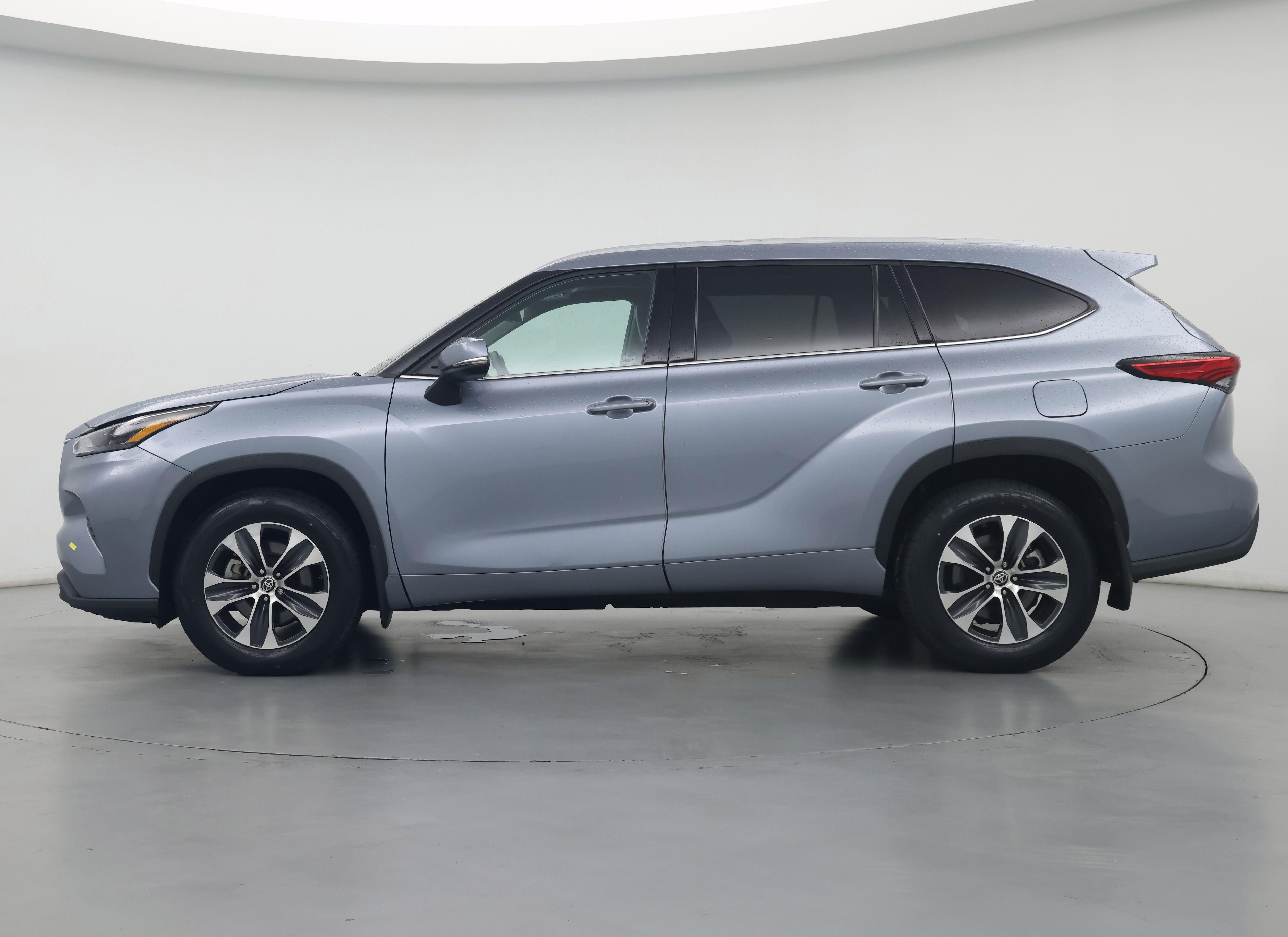 Thumbnail: 2022 Toyota Highlander - 5