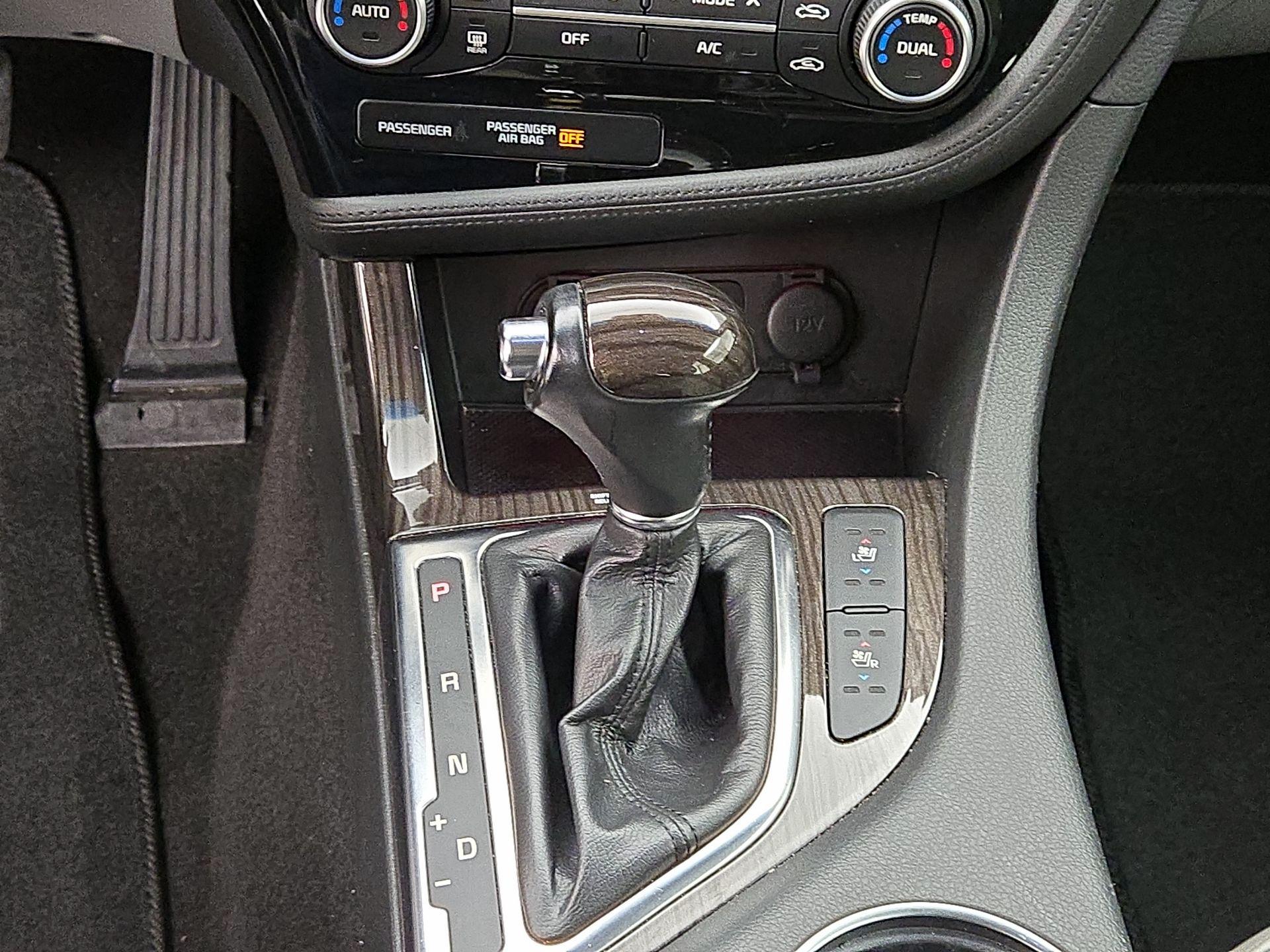 Thumbnail: 2015 Kia Optima - 16