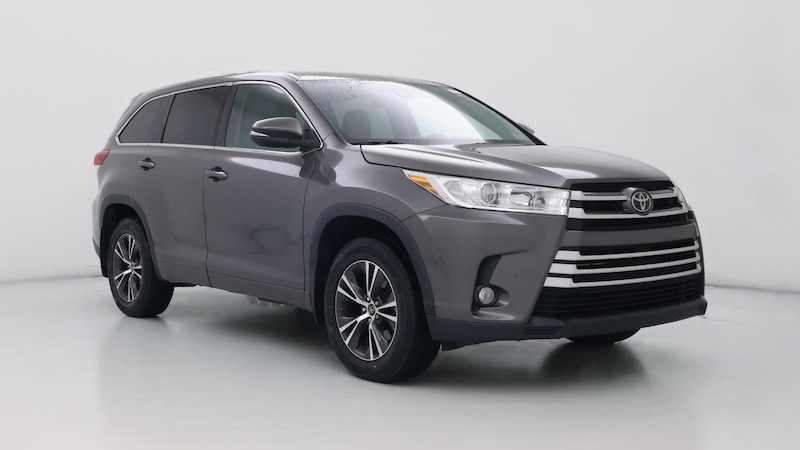 2017 Toyota Highlander LE Hero Image
