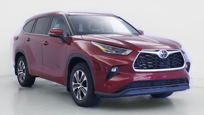 2022 Toyota Highlander XLE Hero Image