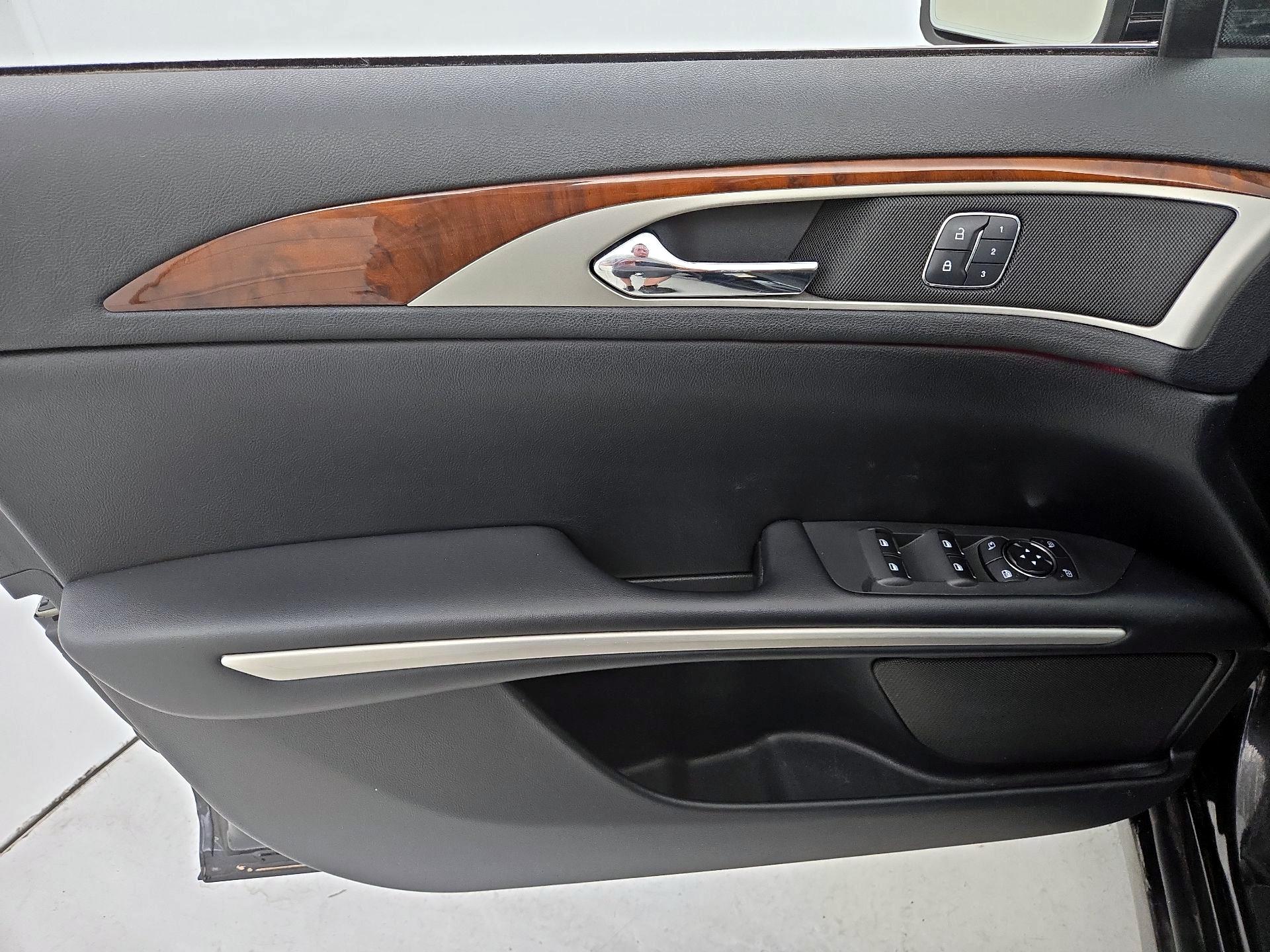 Thumbnail: 2015 Lincoln MKZ - 12