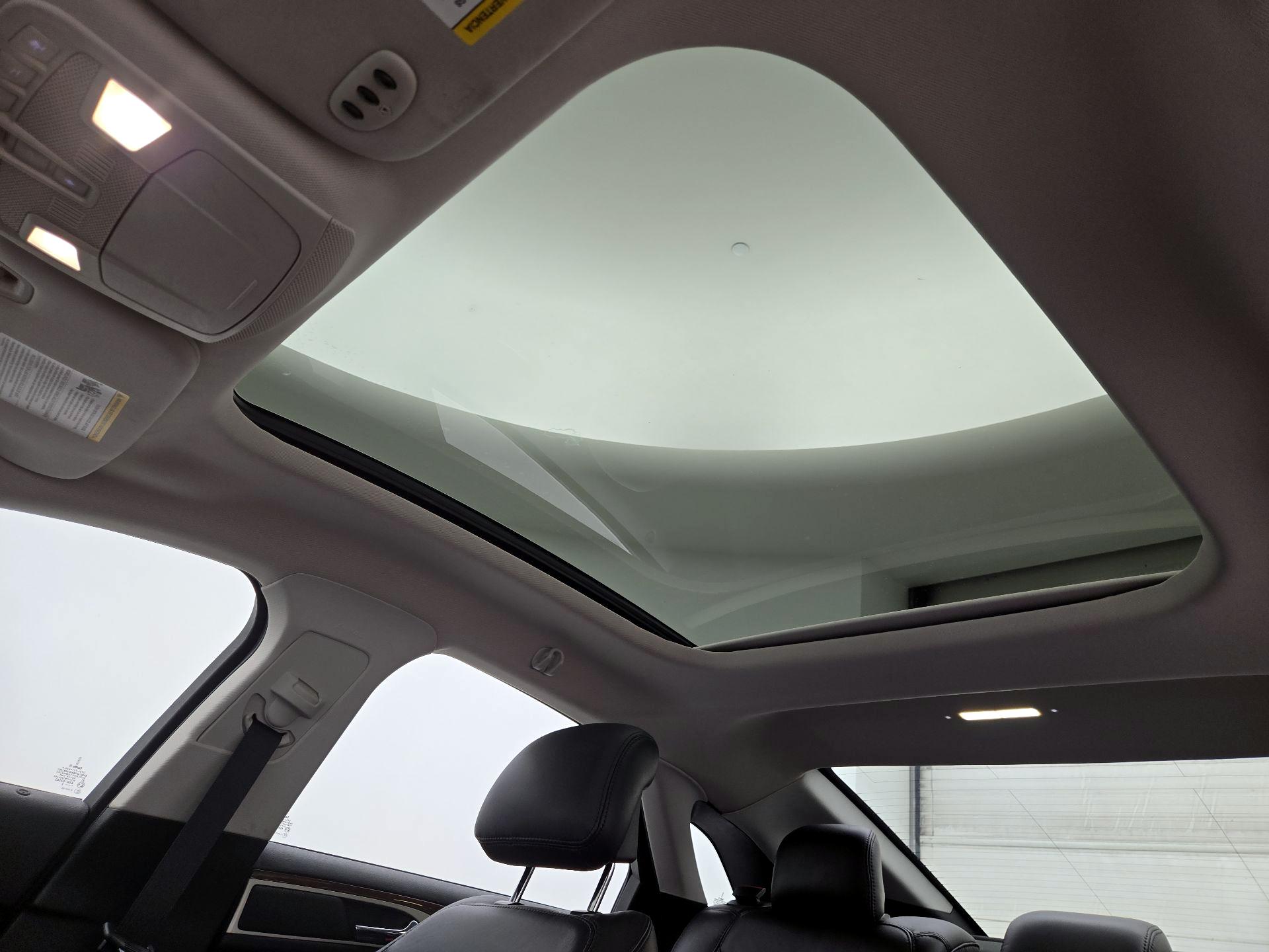 Thumbnail: 2015 Lincoln MKZ - 18