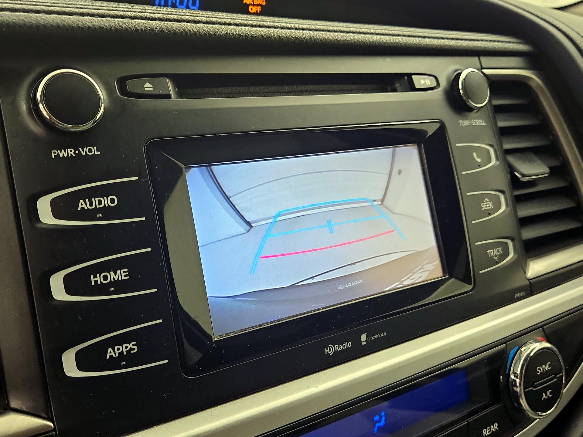 Thumbnail: 2015 Toyota Highlander - 14