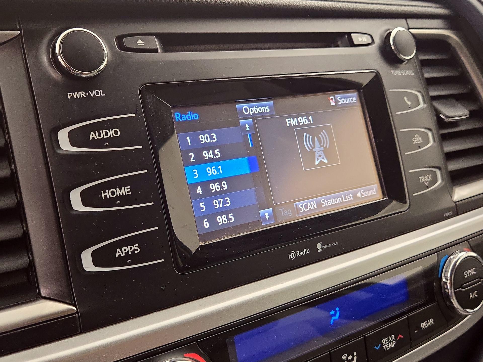 Thumbnail: 2015 Toyota Highlander - 15
