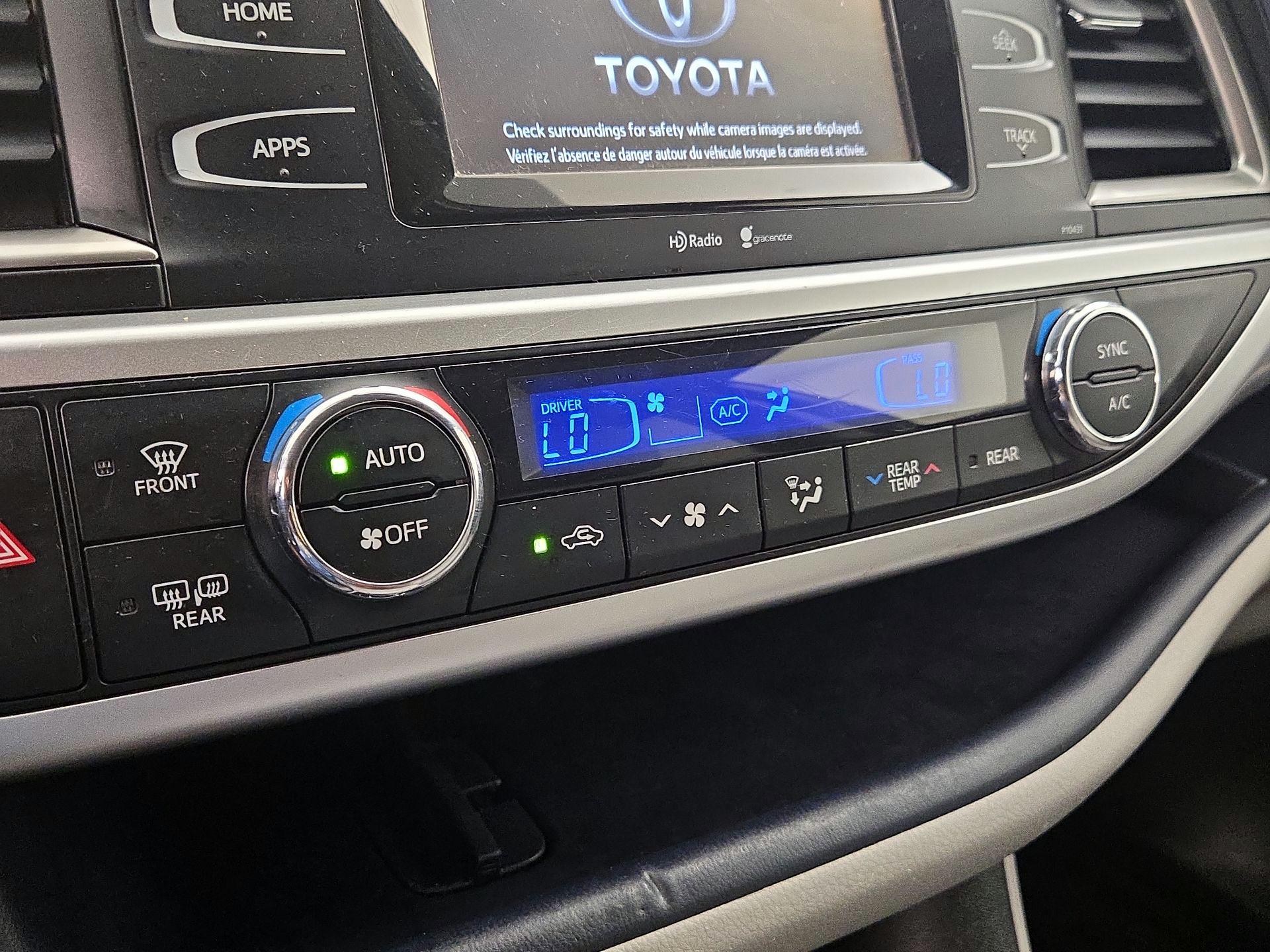 Thumbnail: 2015 Toyota Highlander - 16