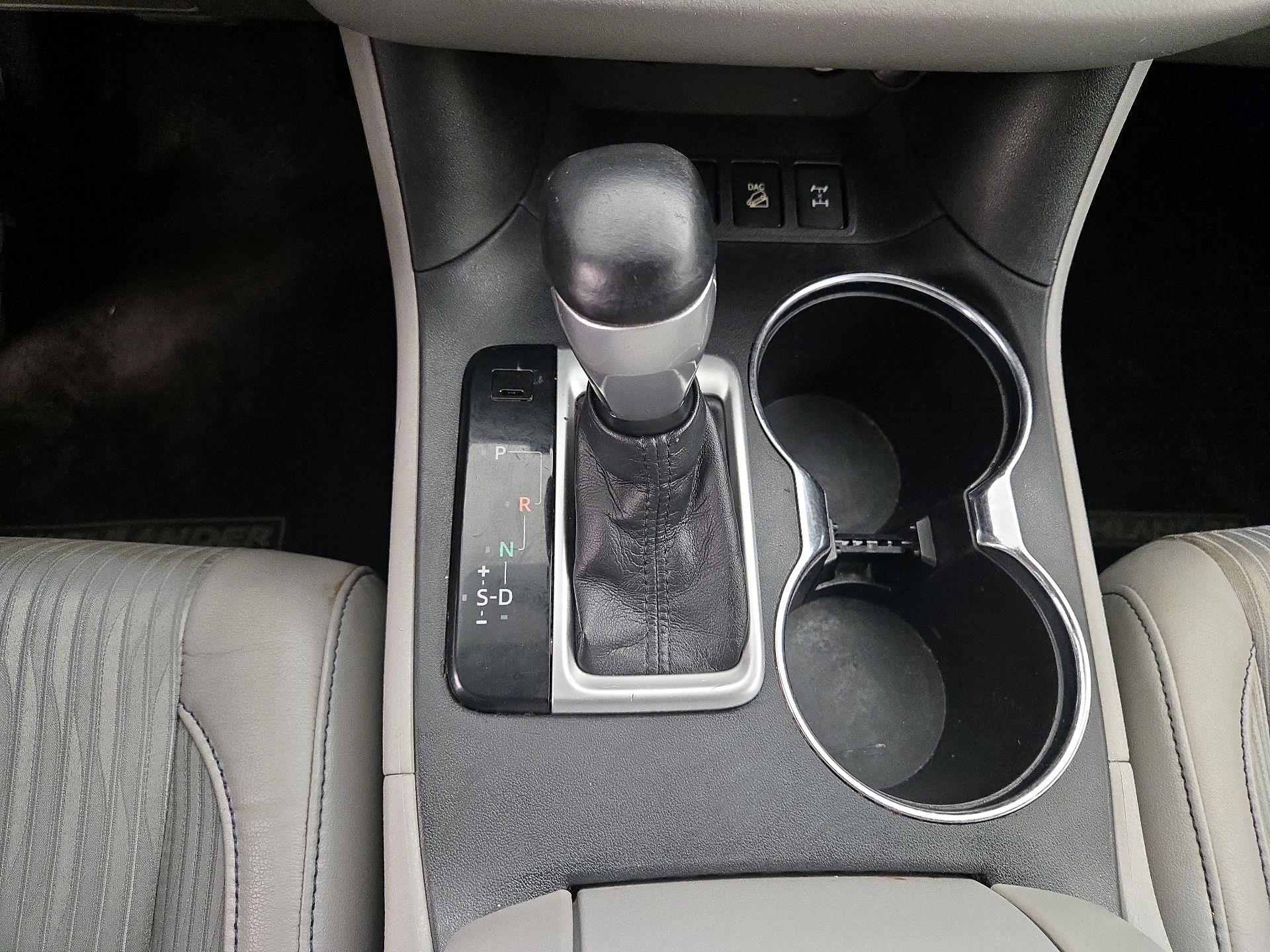 Thumbnail: 2015 Toyota Highlander - 17