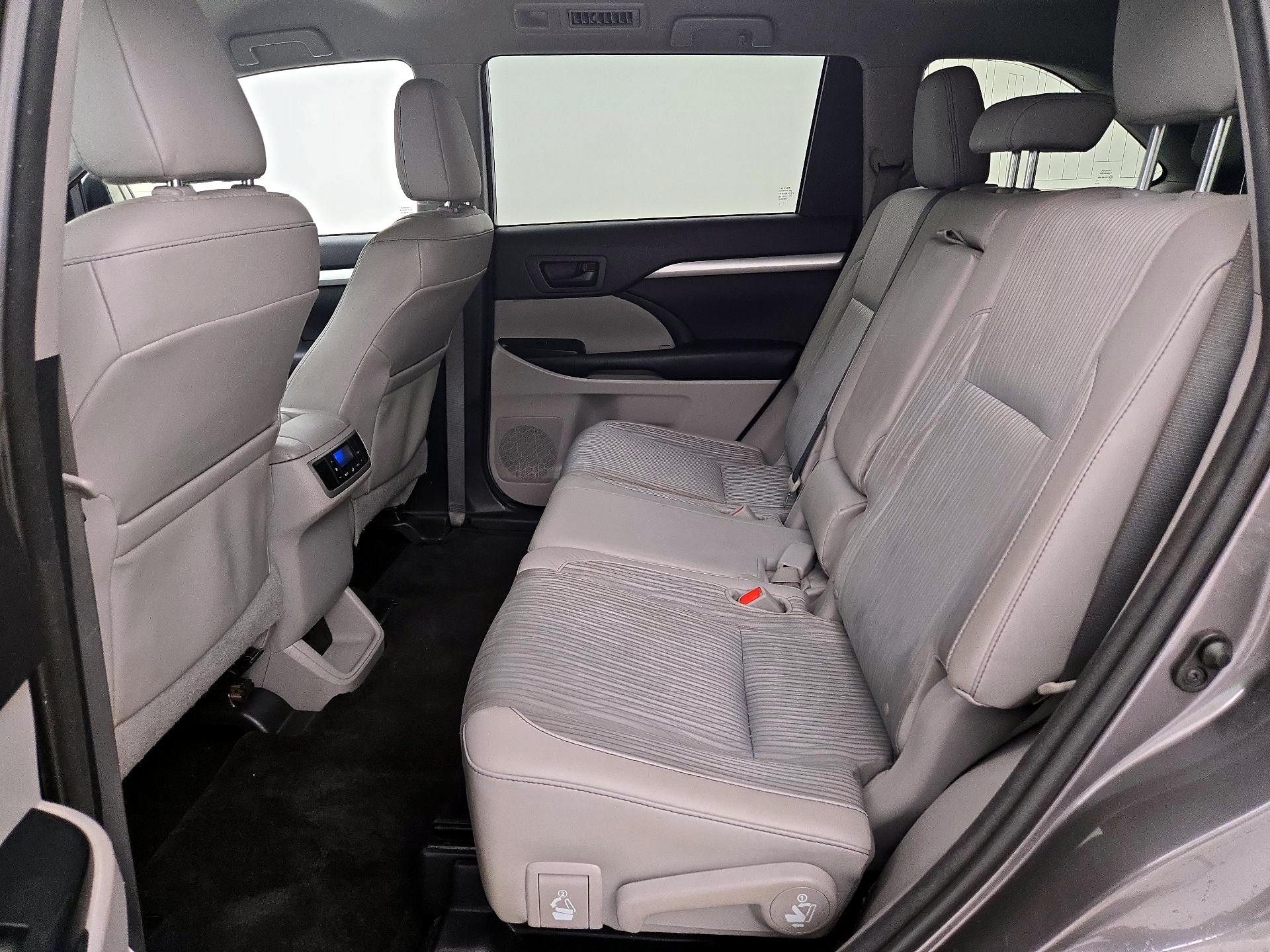Thumbnail: 2015 Toyota Highlander - 19