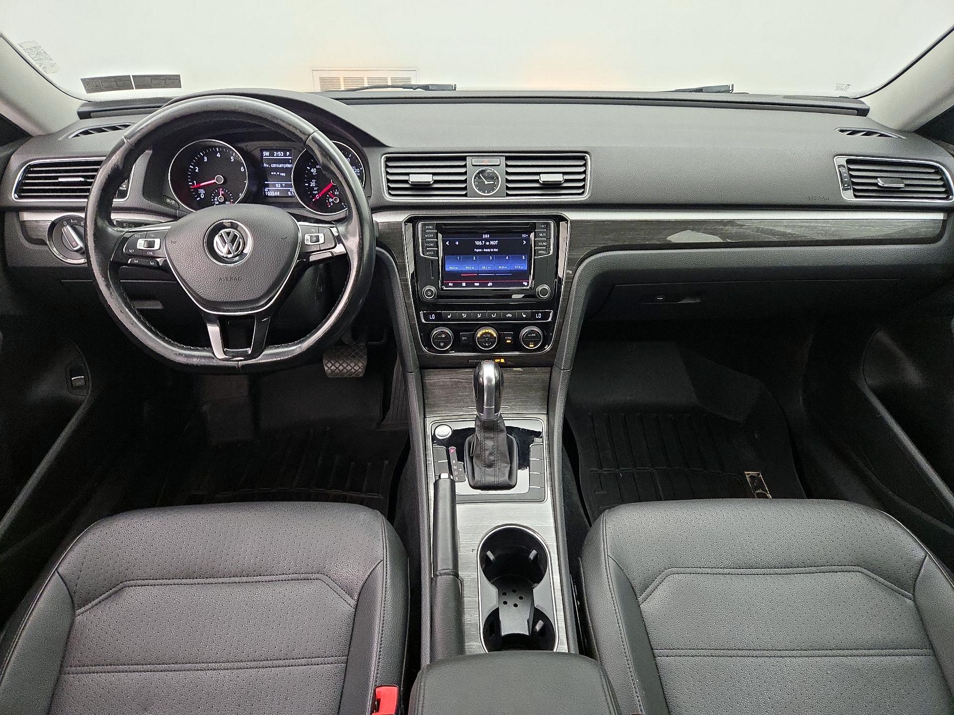 Thumbnail: 2017 Volkswagen Passat - 9