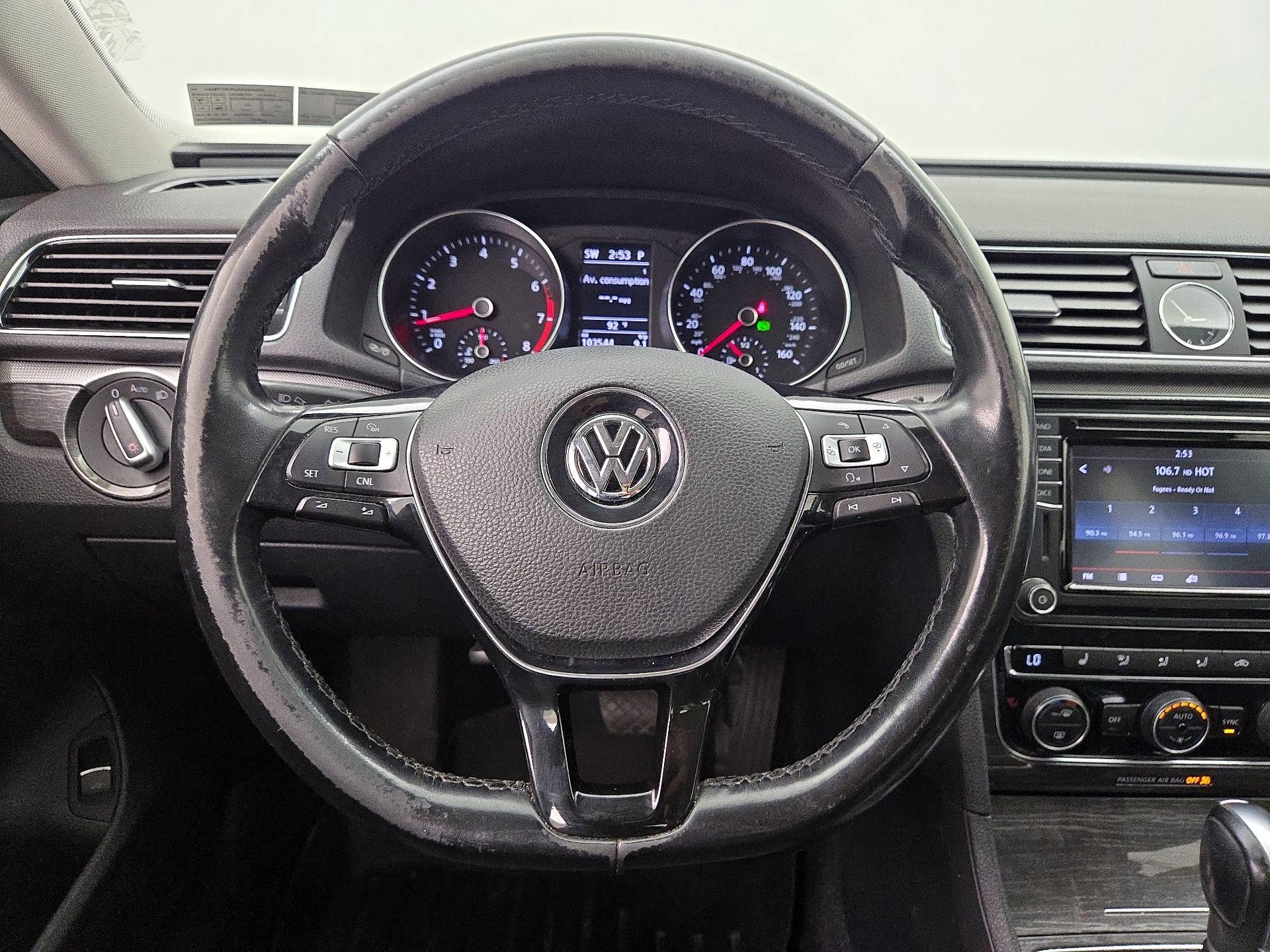 Thumbnail: 2017 Volkswagen Passat - 10