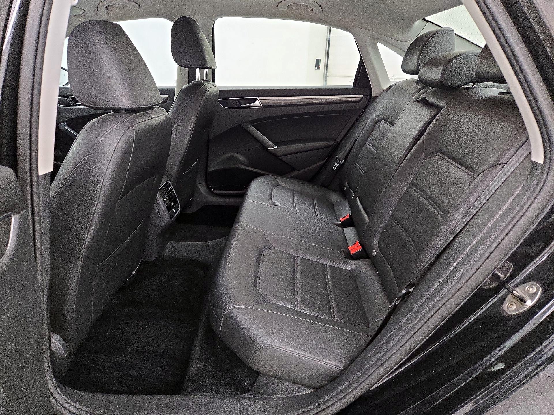 Thumbnail: 2017 Volkswagen Passat - 20