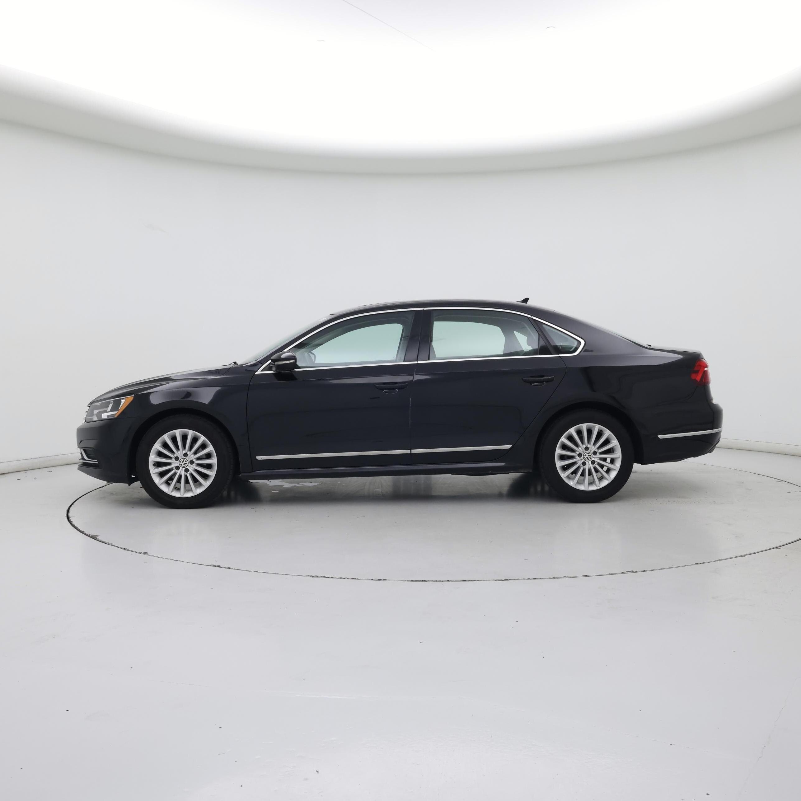 Thumbnail: 2017 Volkswagen Passat - 3