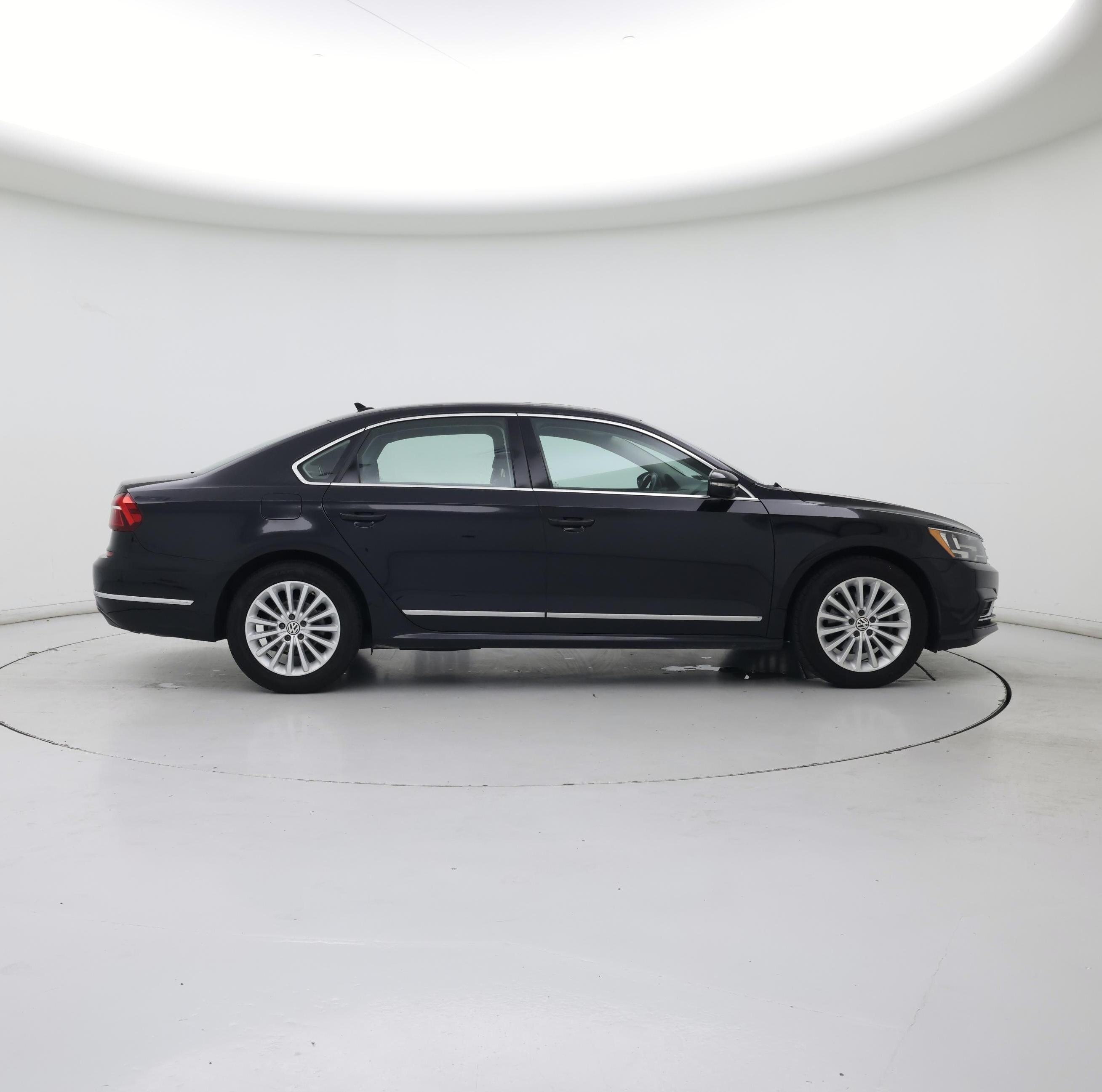 Thumbnail: 2017 Volkswagen Passat - 7