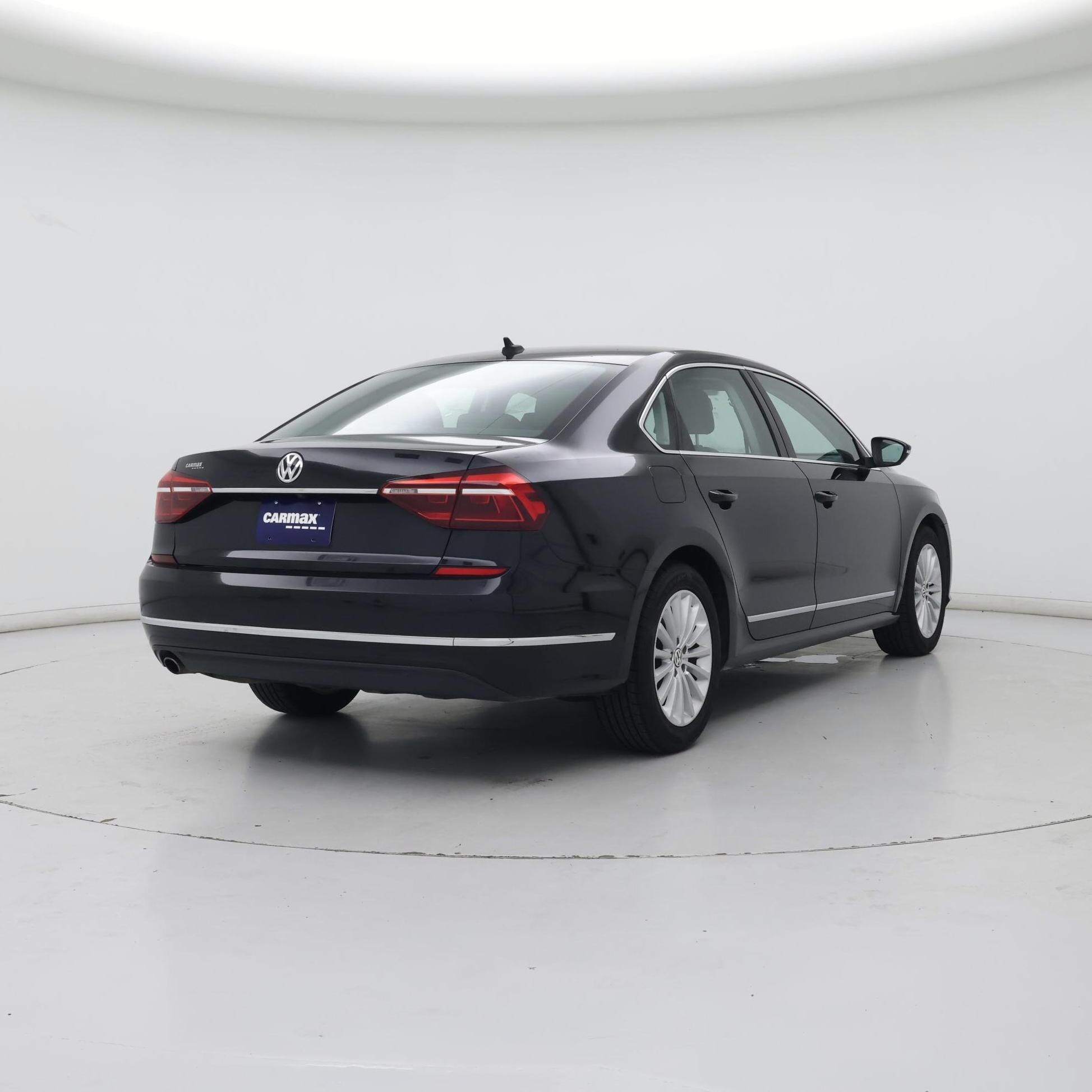 Thumbnail: 2017 Volkswagen Passat - 8