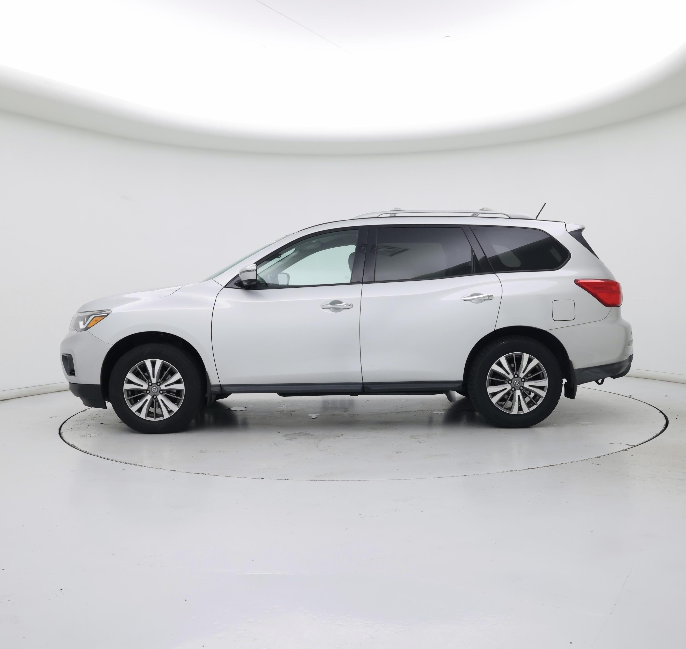 Thumbnail: 2018 Nissan Pathfinder - 3