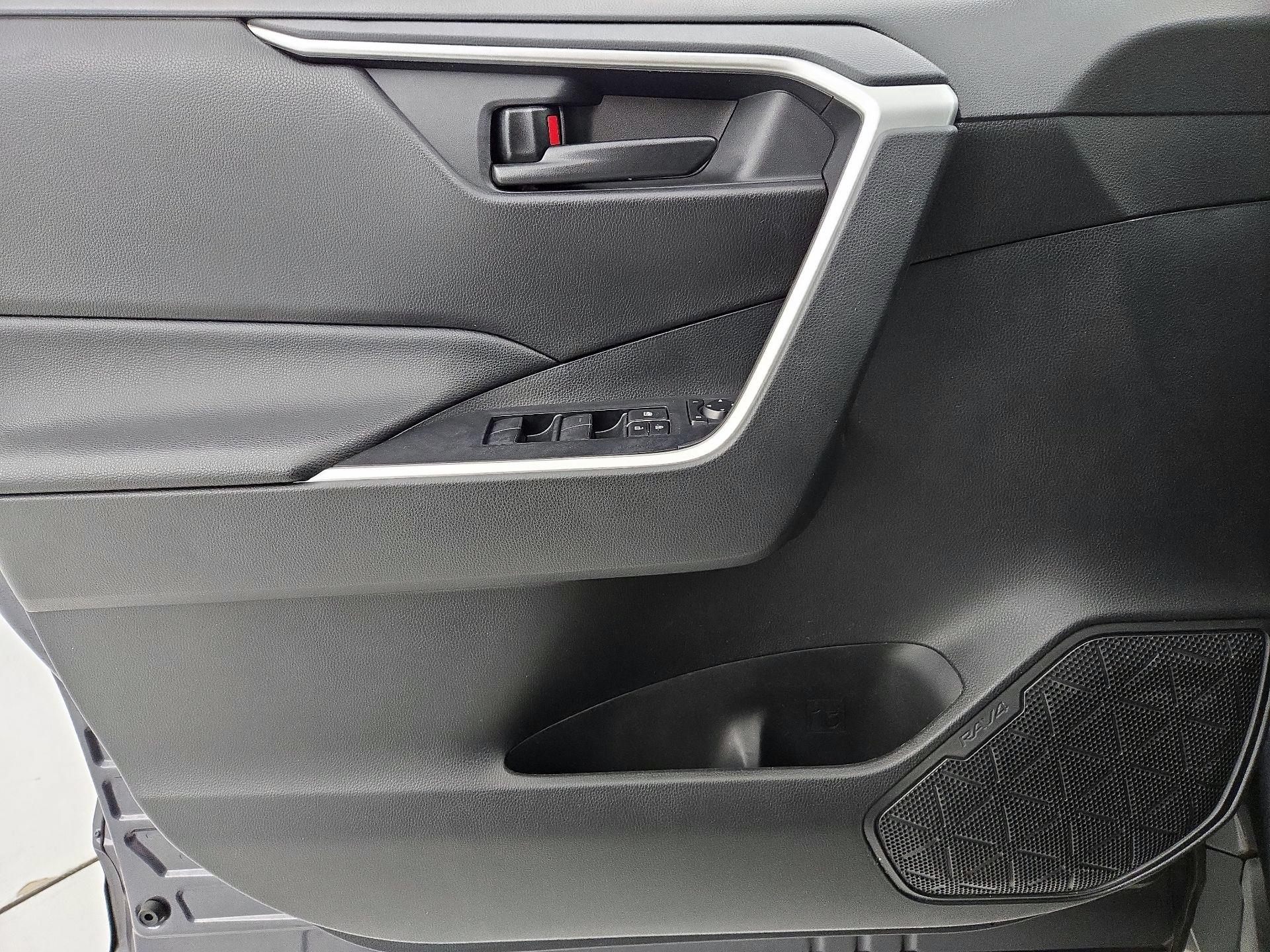 Thumbnail: 2020 Toyota RAV4 - 12