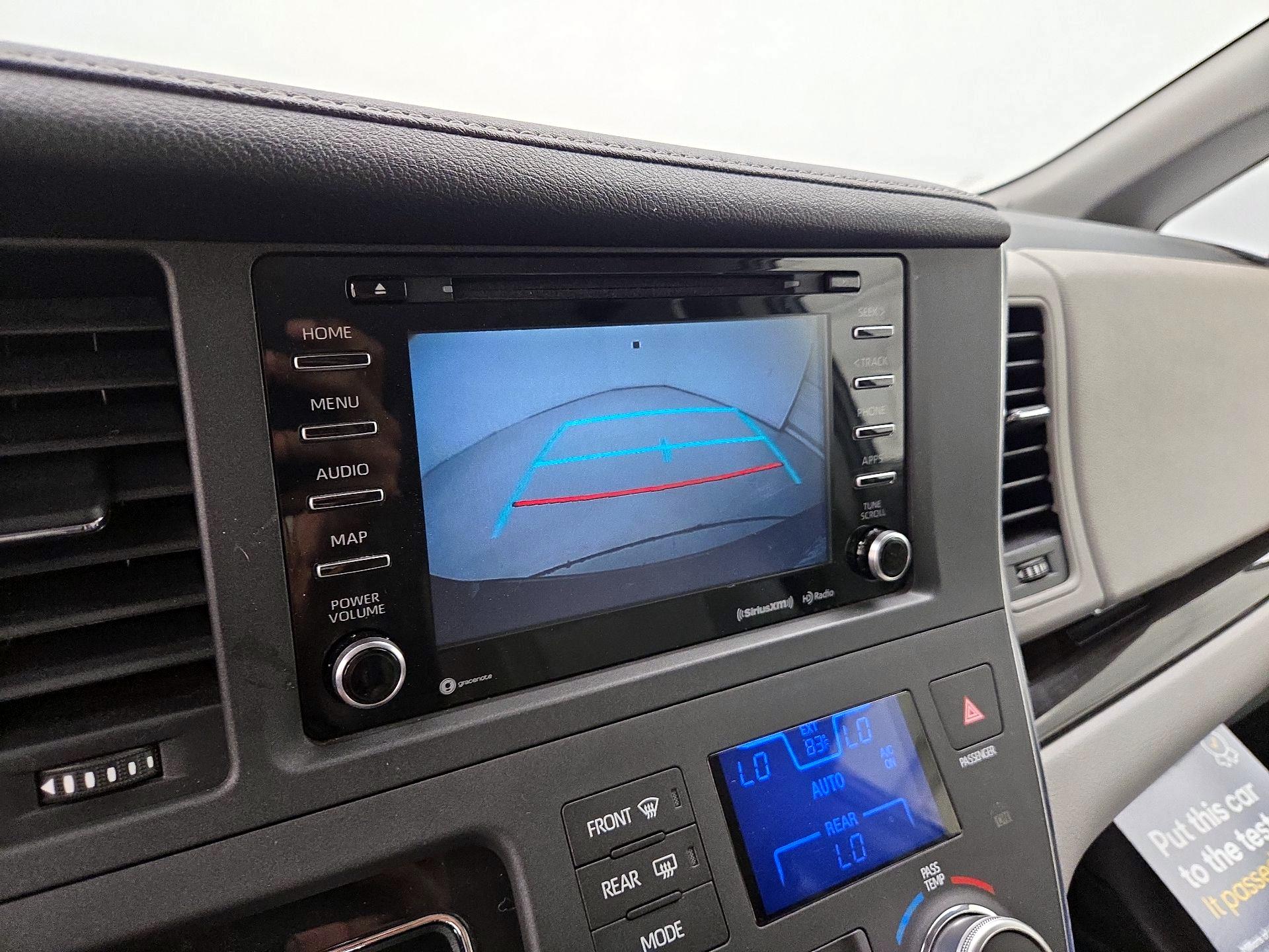 Thumbnail: 2018 Toyota Sienna - 15