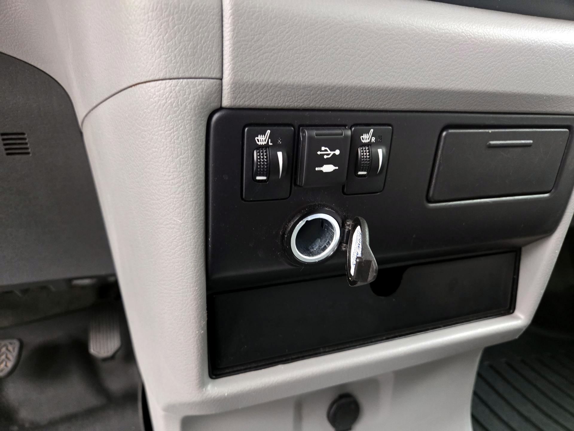 Thumbnail: 2018 Toyota Sienna - 19