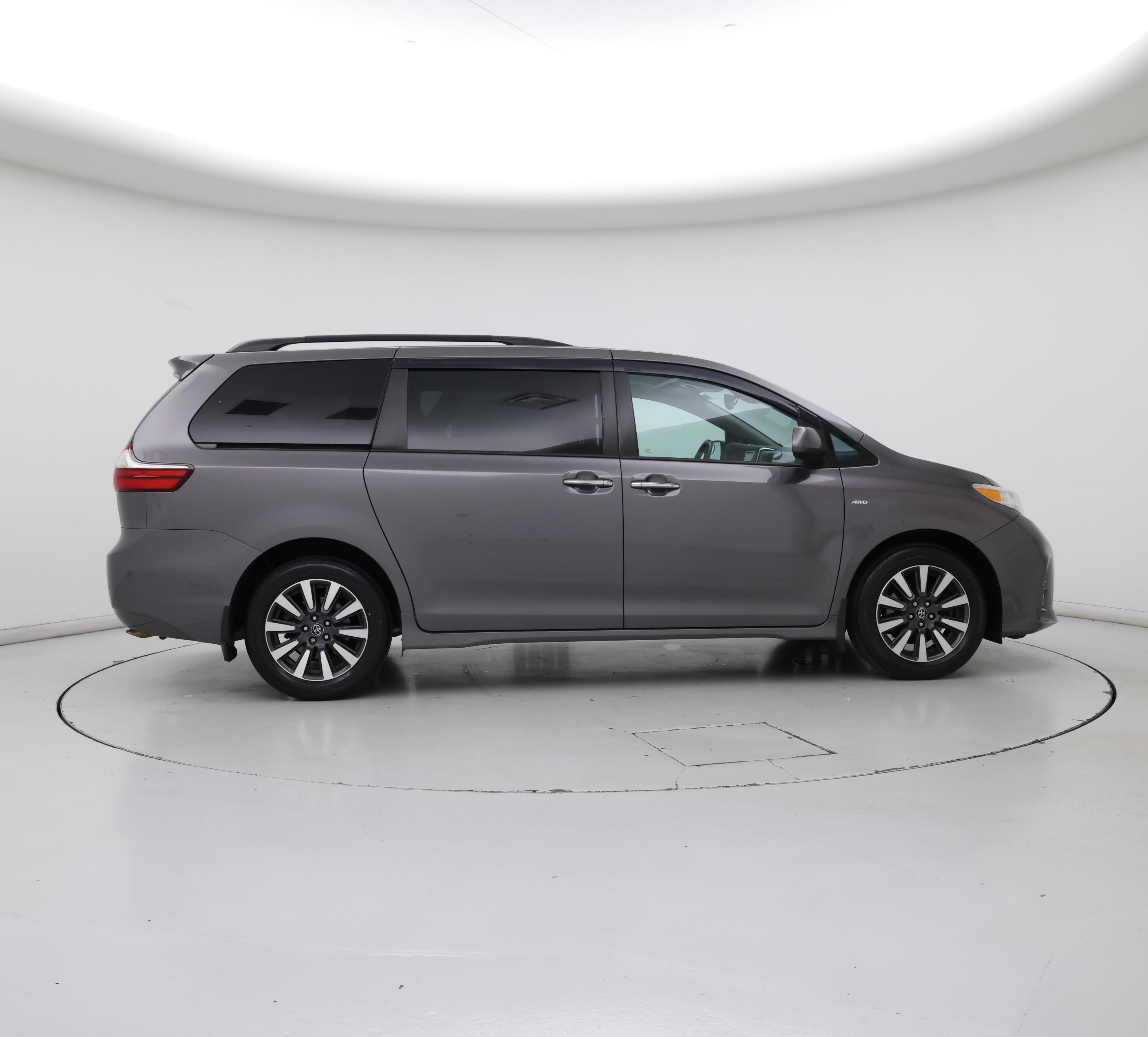 Thumbnail: 2018 Toyota Sienna - 7