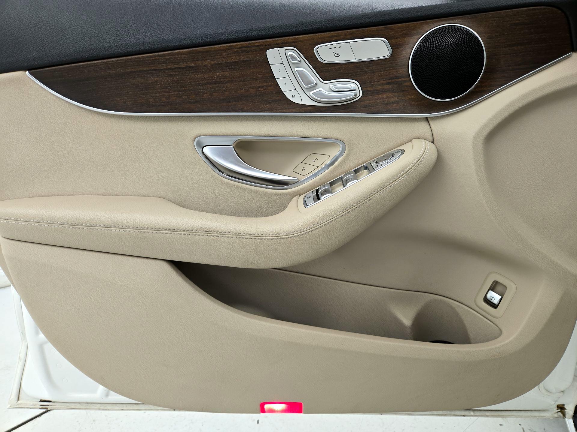 Thumbnail: 2020 Mercedes-Benz C-Class - 12