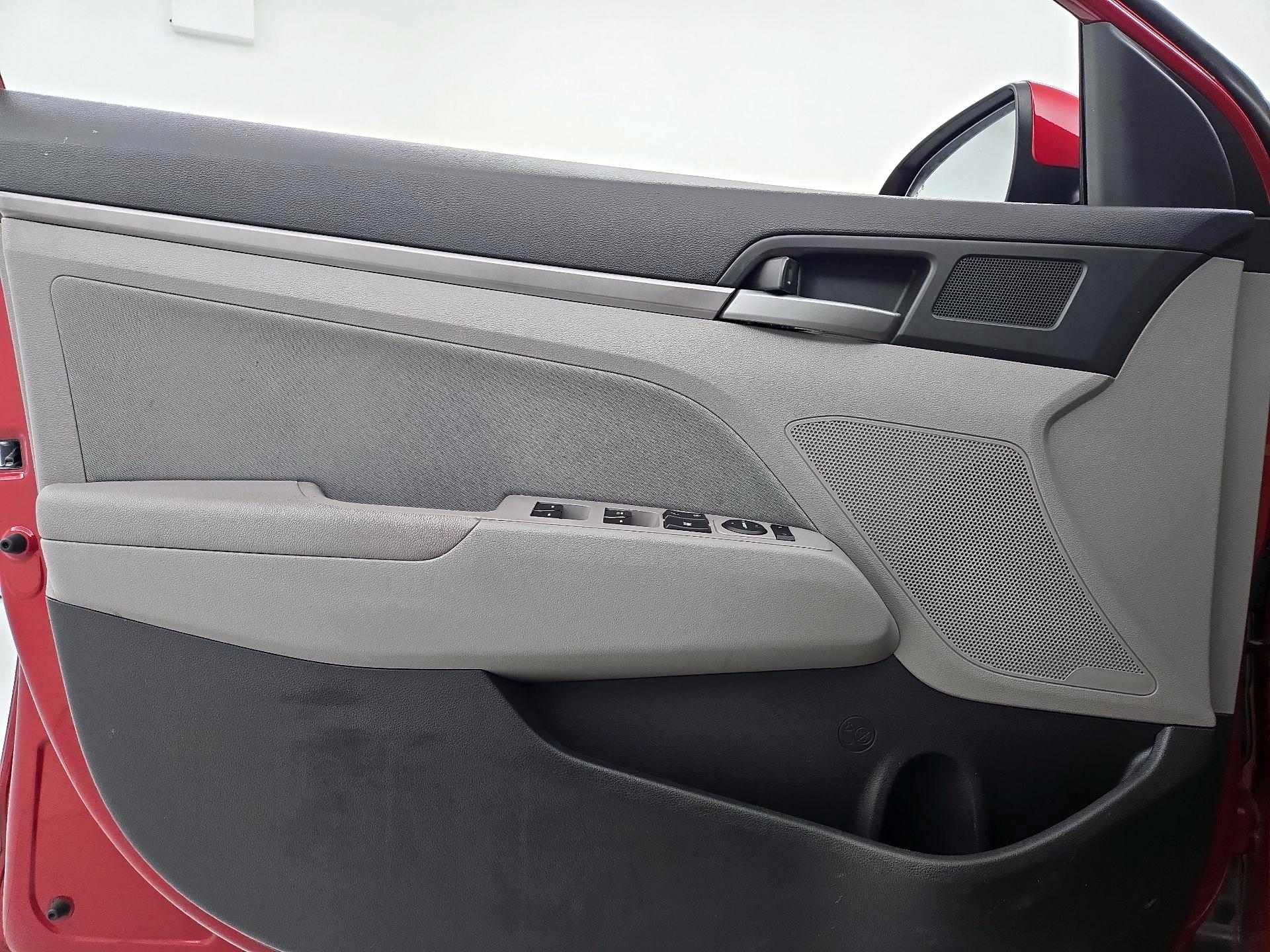 Thumbnail: 2017 Hyundai Elantra - 12