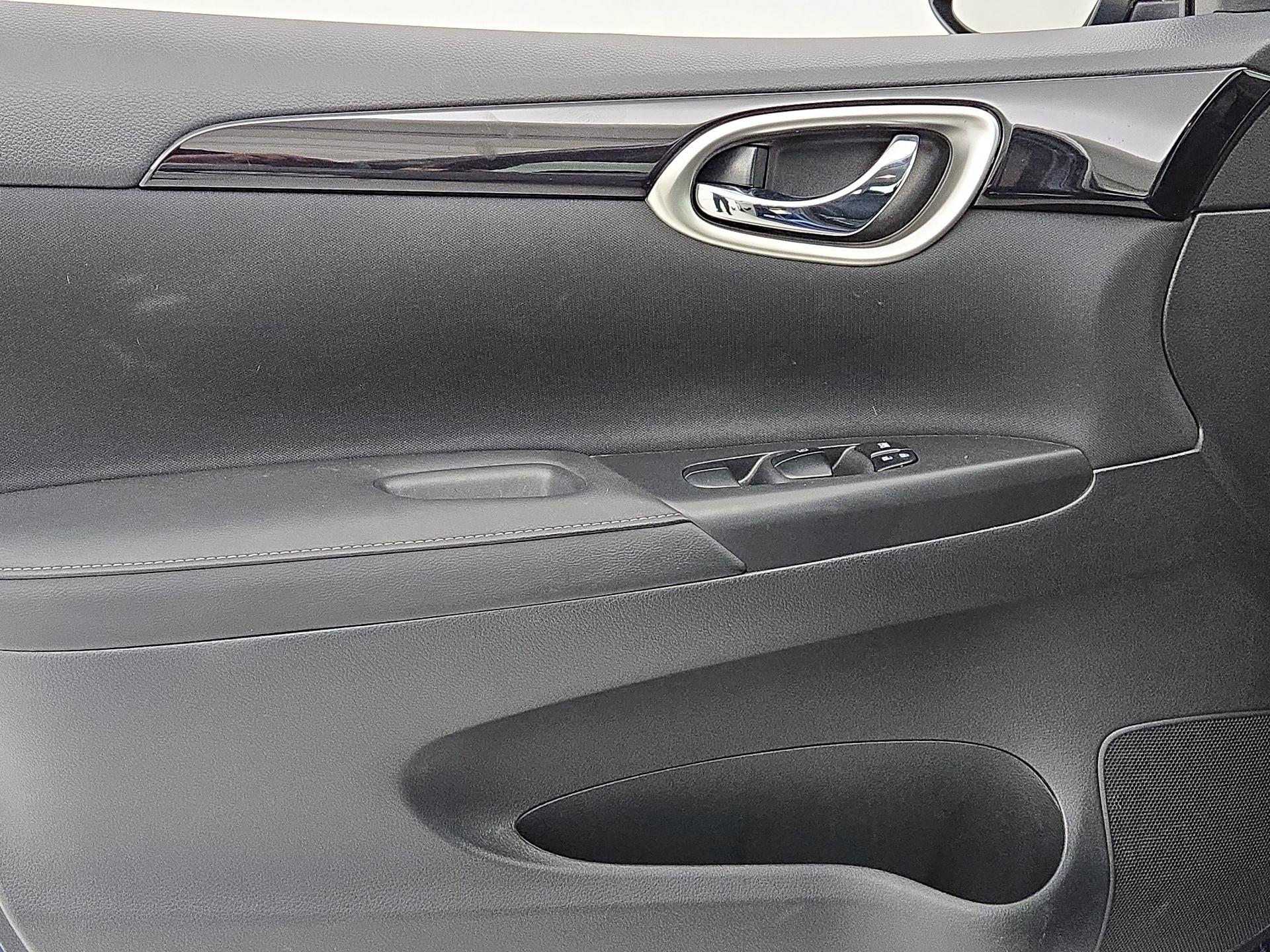 Thumbnail: 2019 Nissan Sentra - 12