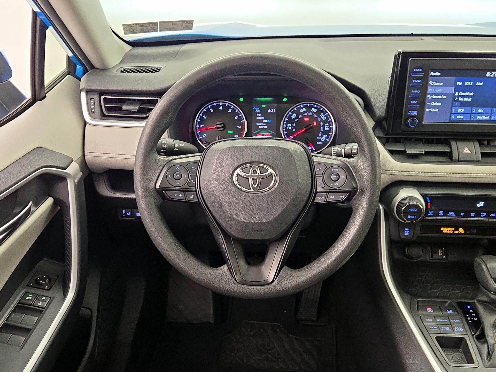 Thumbnail: 2019 Toyota RAV4 - 10