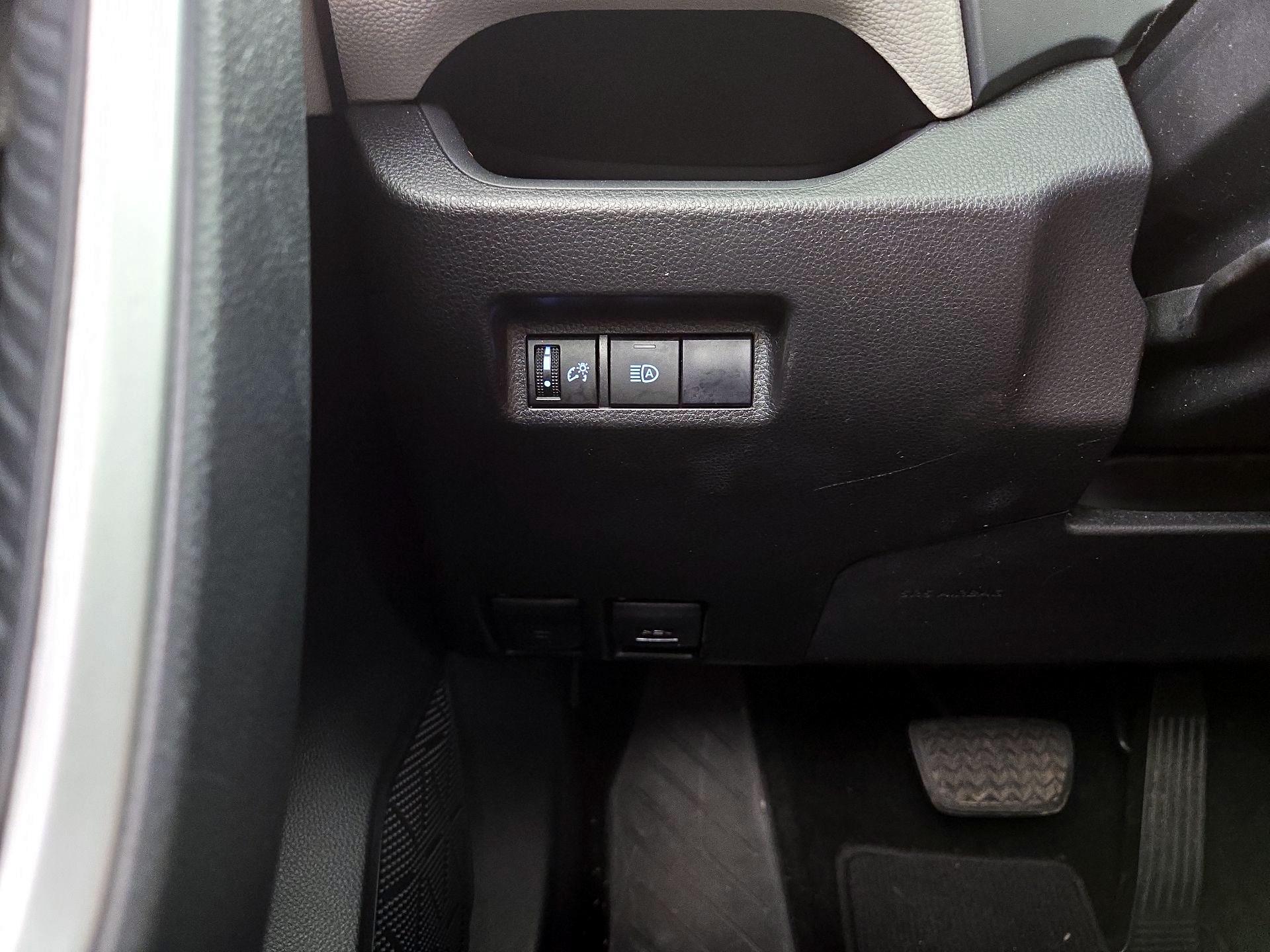 Thumbnail: 2019 Toyota RAV4 - 13