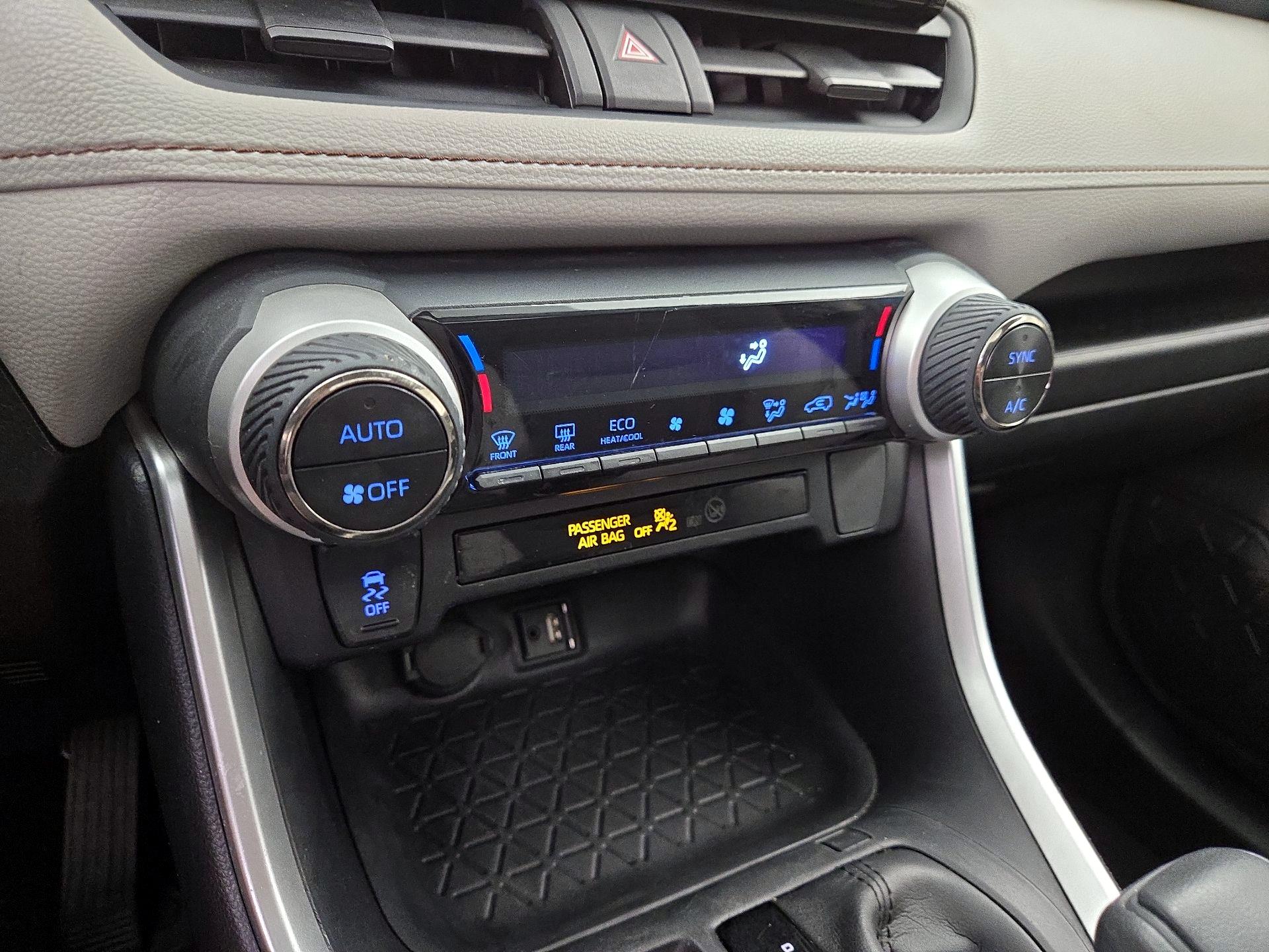 Thumbnail: 2019 Toyota RAV4 - 16