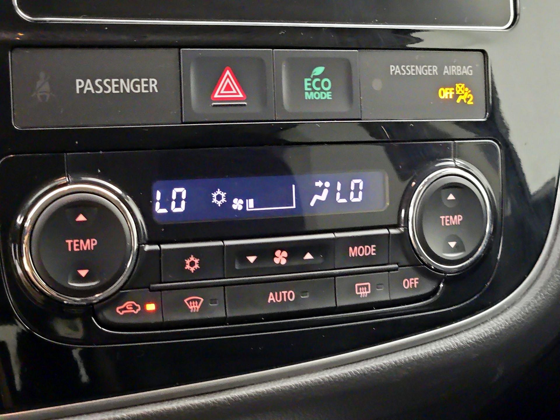 Thumbnail: 2018 Mitsubishi Outlander - 15