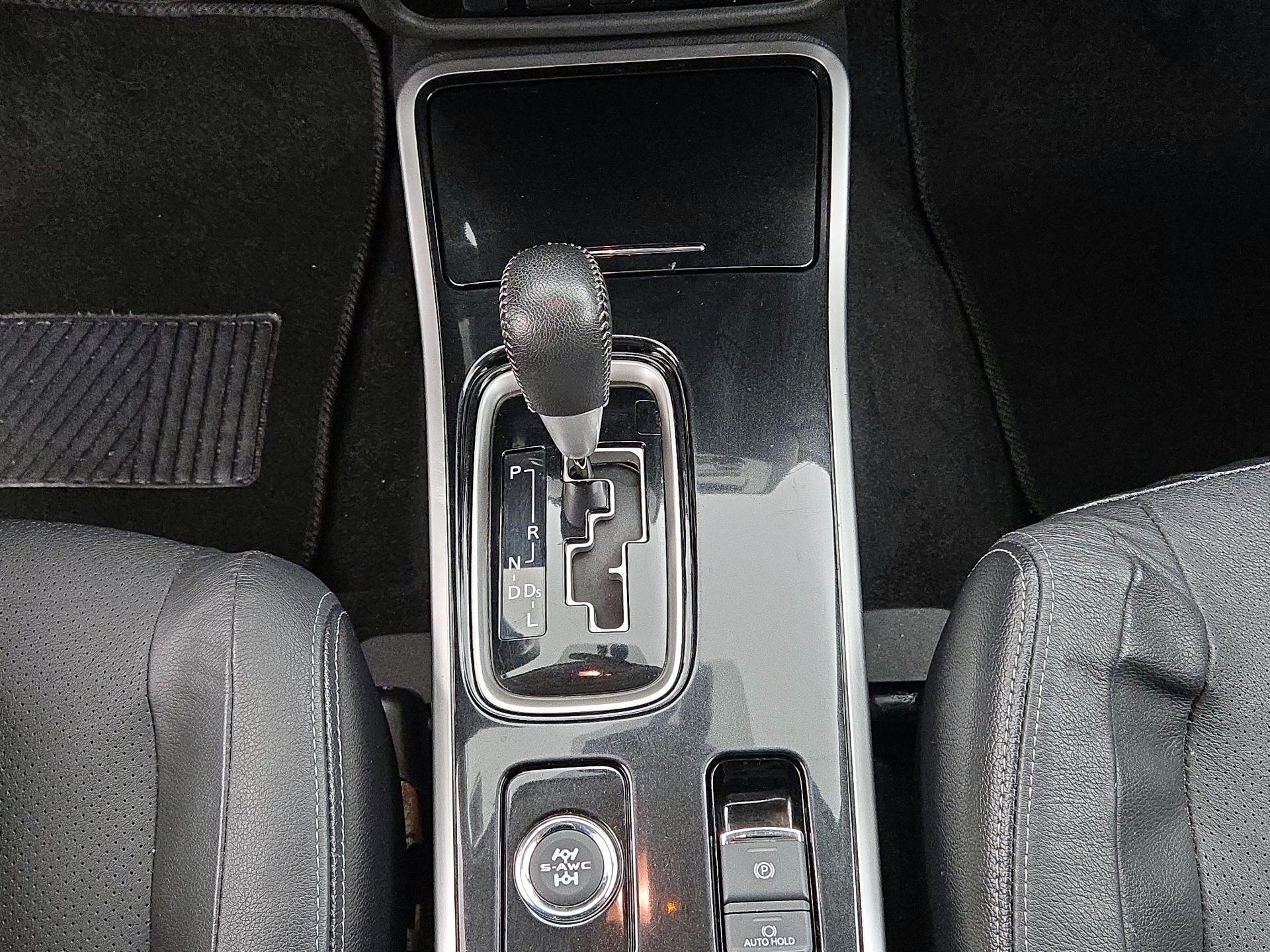 Thumbnail: 2018 Mitsubishi Outlander - 16